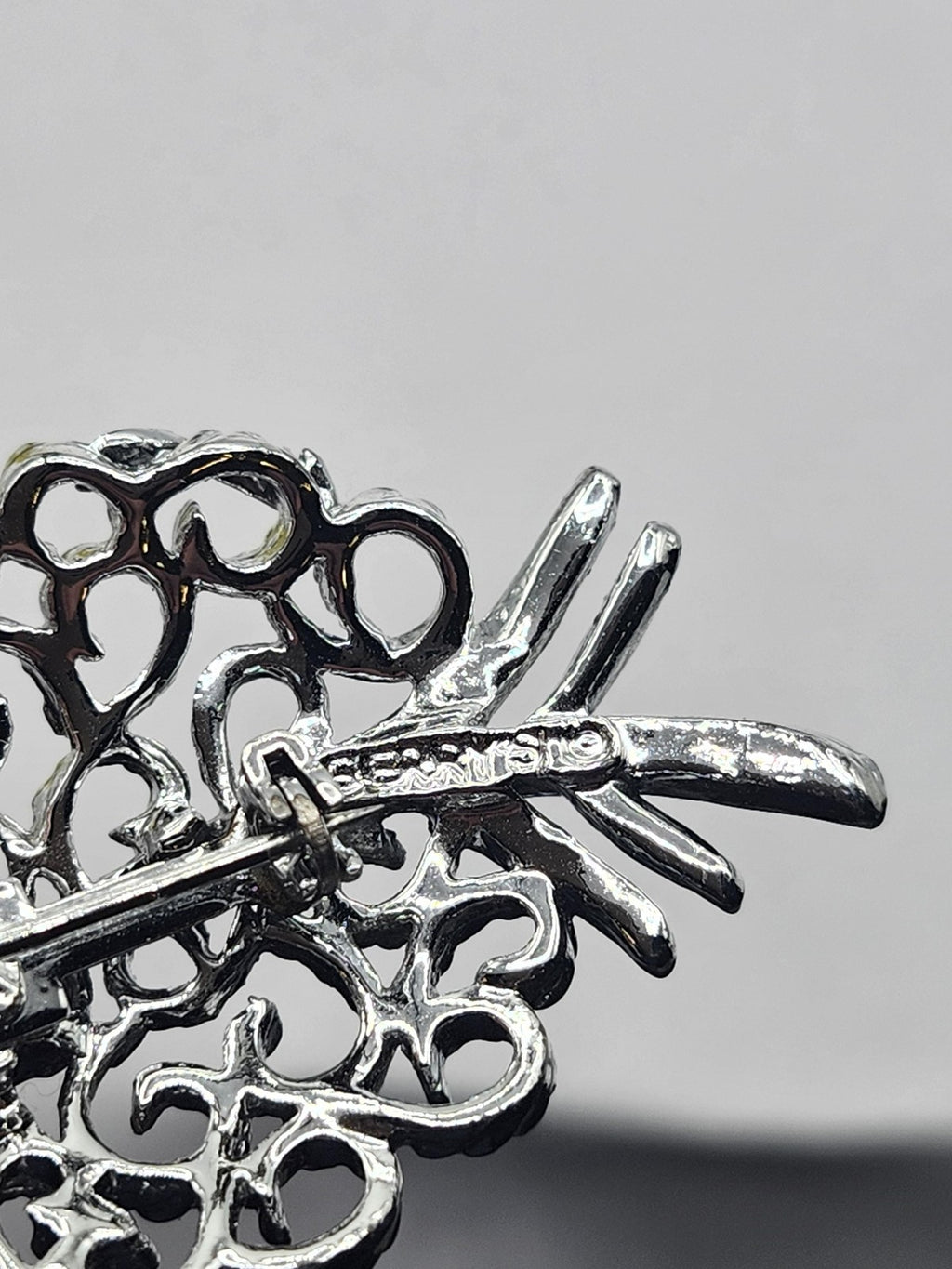 Vintage Sarah Coventry Leaf Brooch Pin Silver Tone Filigree Costume Jewelry