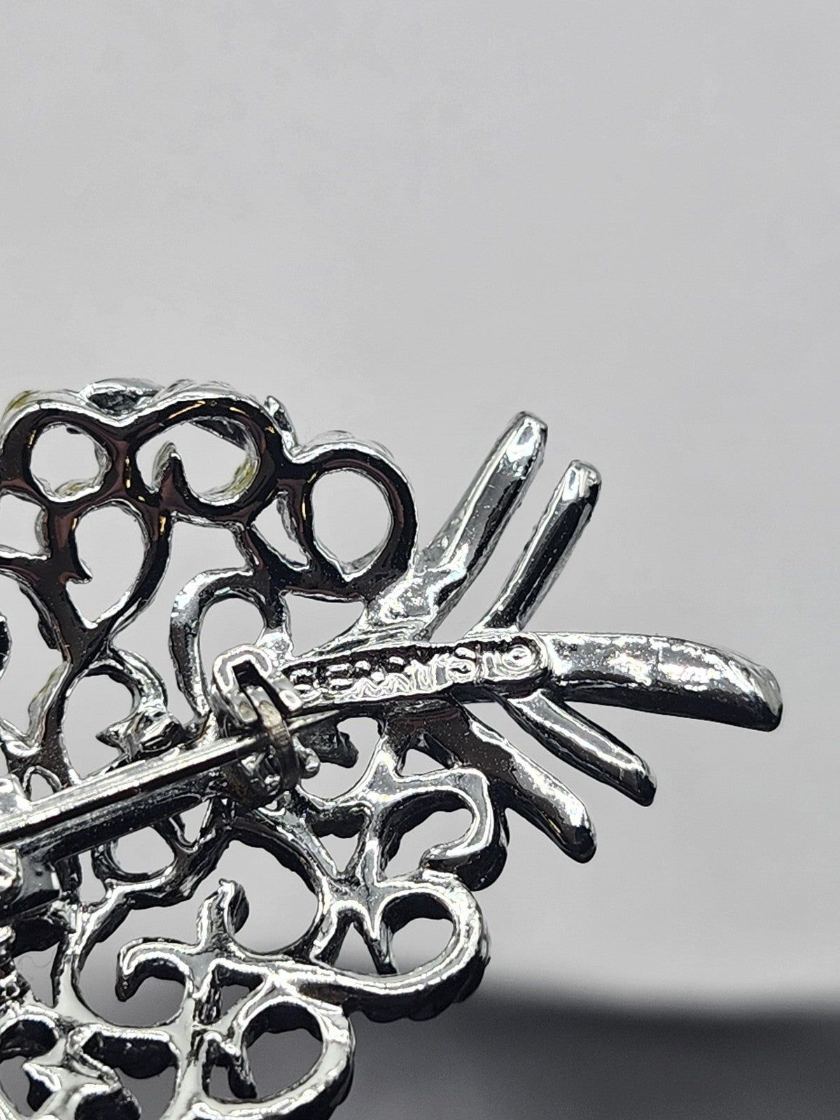Vintage Sarah Coventry Leaf Brooch Pin Silver Tone Filigree Costume Jewelry