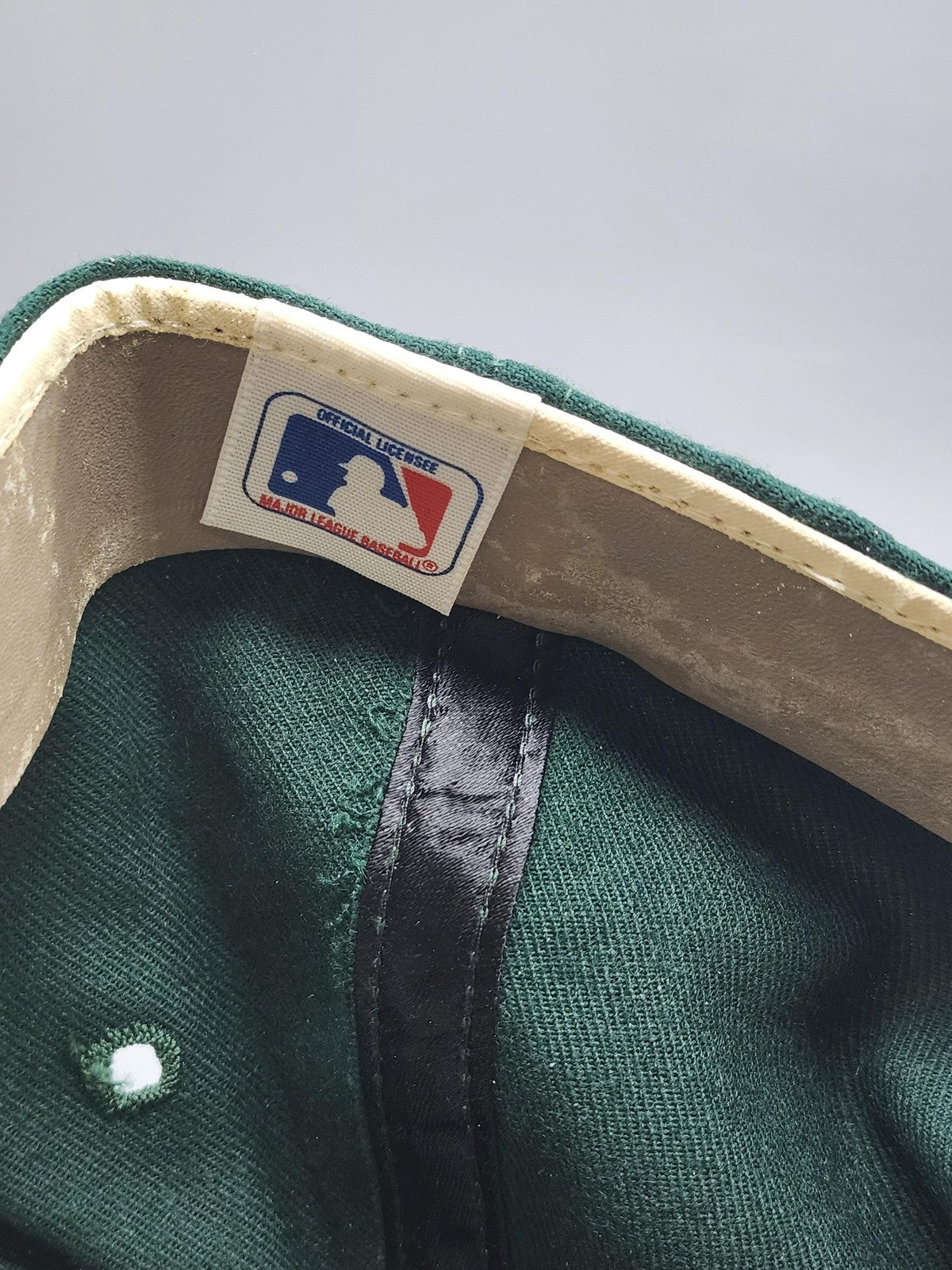 Vintage Oakland Athletics Hat Cap Fitted Mens 7 1/2 Green MLB Baseball New Era