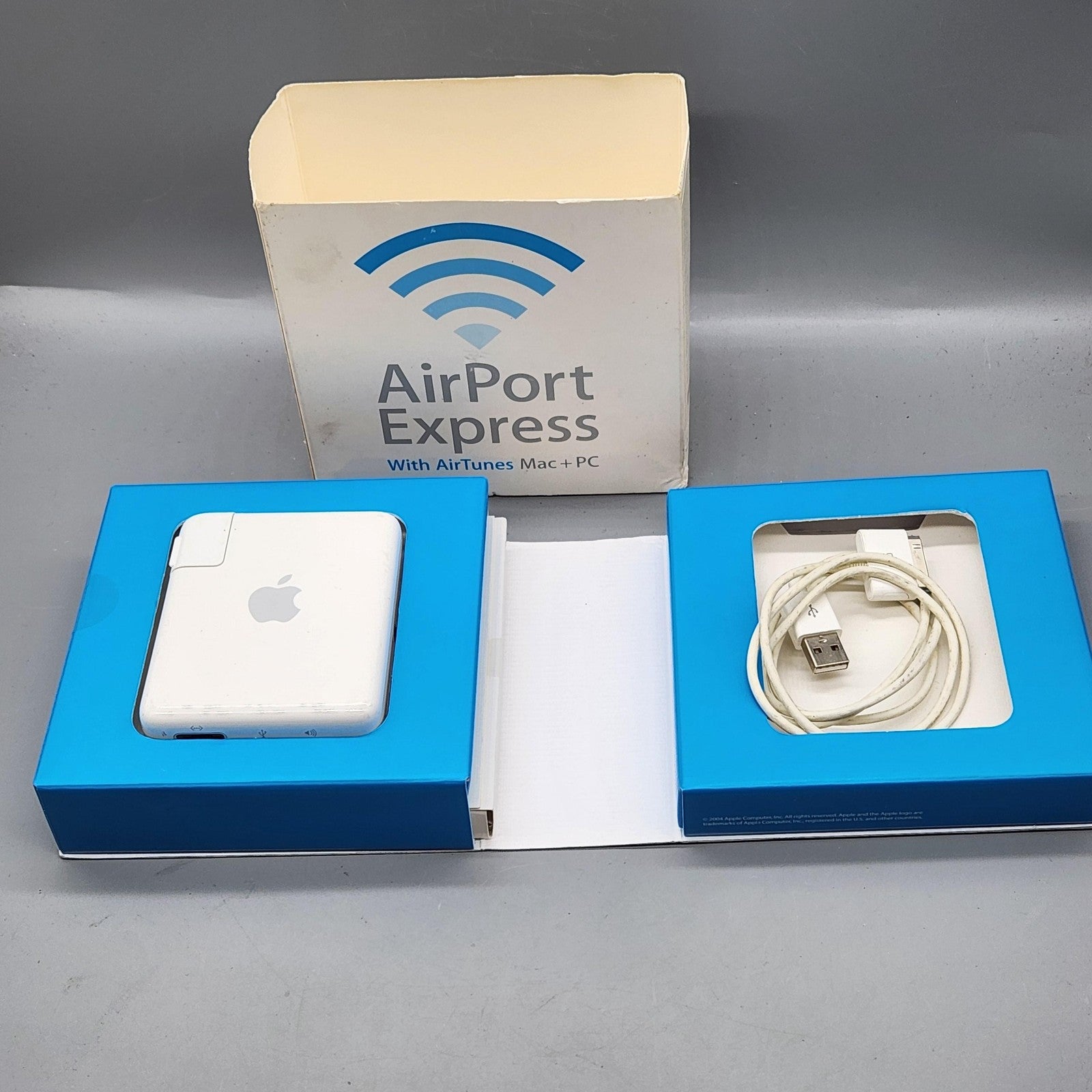 Apple AirPort Express Base Station Router 54 Mbps White Wi-Fi AirTunes Mac PC