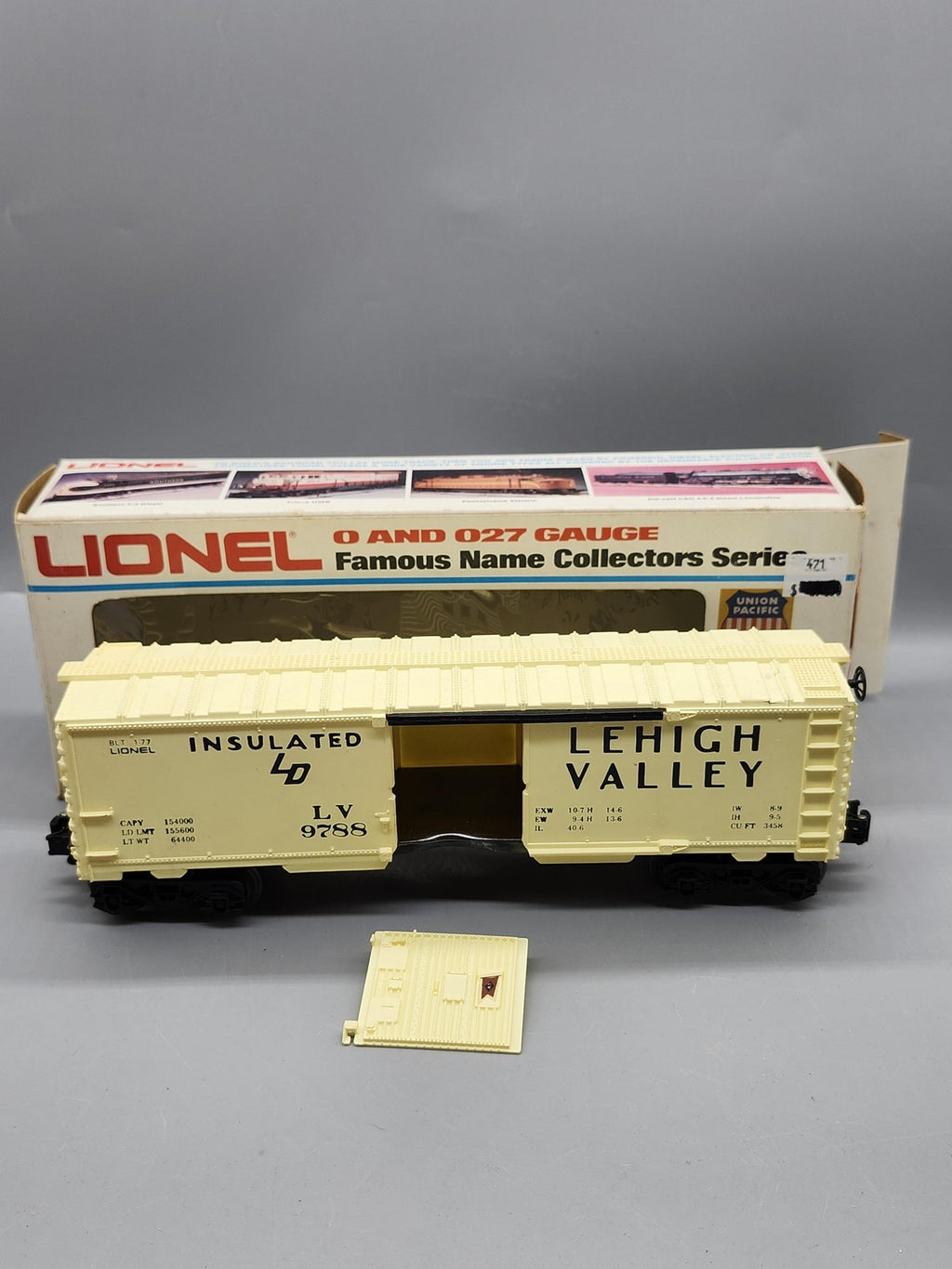 Vintage Lionel O O27 Gauge Lehigh Valley Insulated Box Car 6-9788 Beige 1977