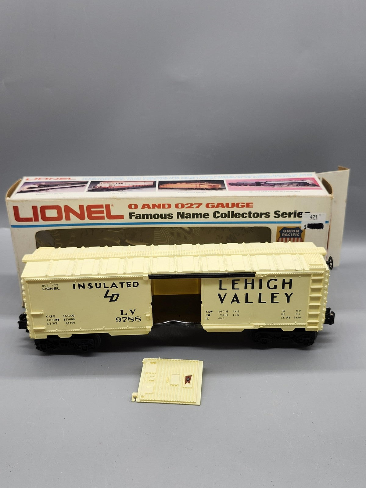 Vintage Lionel O O27 Gauge Lehigh Valley Insulated Box Car 6-9788 Beige 1977