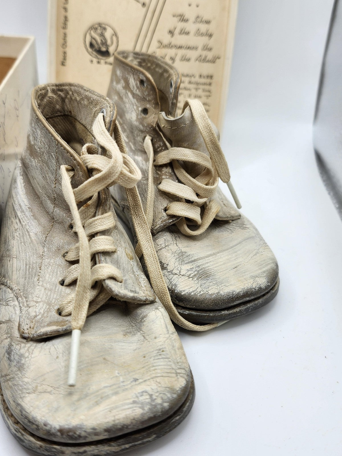 Vintage 1938 Mrs Day's Ideal Baby Shoes Size 2 Medium White Leather Box USA