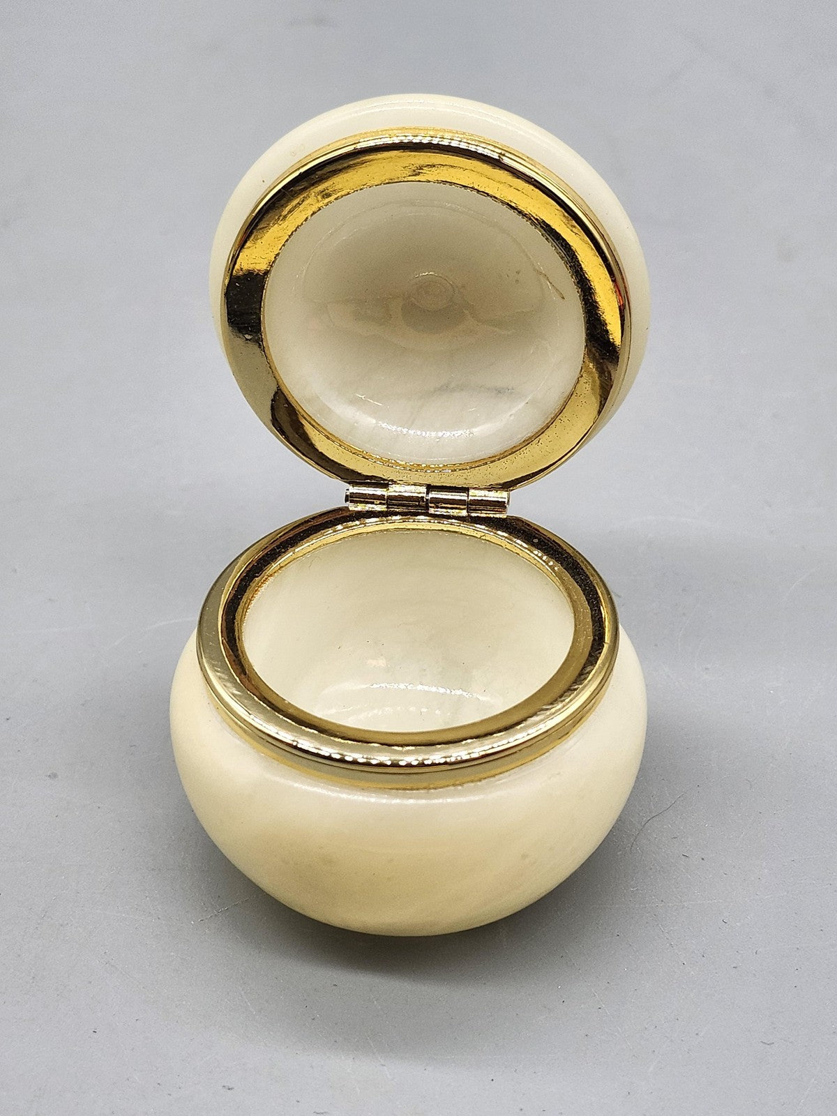 Small Beige Floral Trinket Box Round Resin Hinged Gold Tone Lid Decor Accent