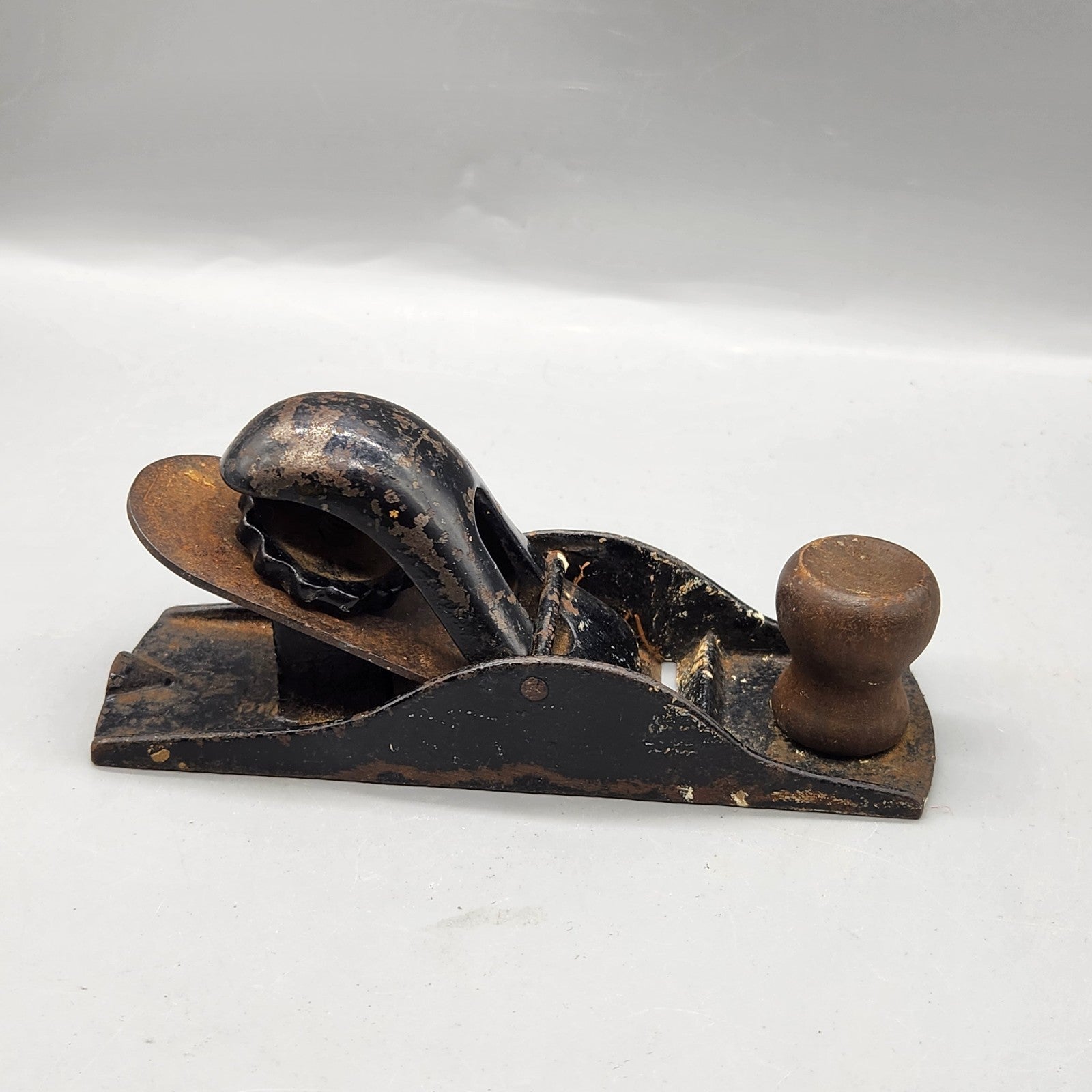 Vintage Woodworking Hand Plane – Cast Metal w/ Wooden Handle