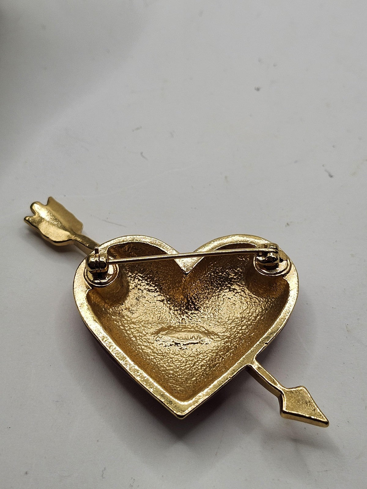 Red Resin Heart Arrow Brooch Pin Gold Tone Love Costume Jewelry Valentine Gift