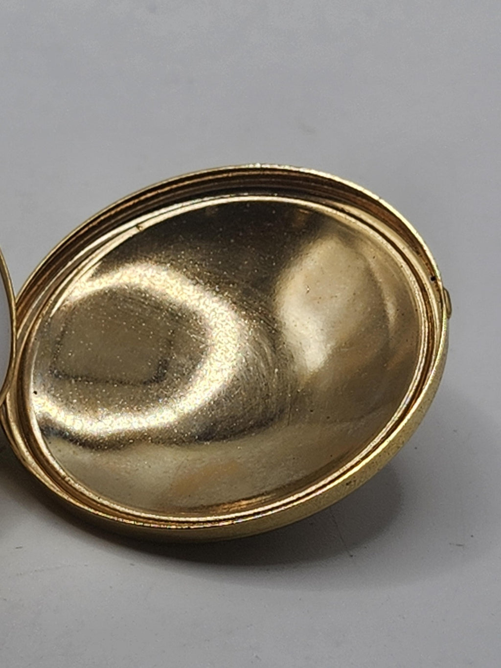 Gold Enamel Hummingbird Floral Travel Pill Holder Box 3 Compartment Case Round