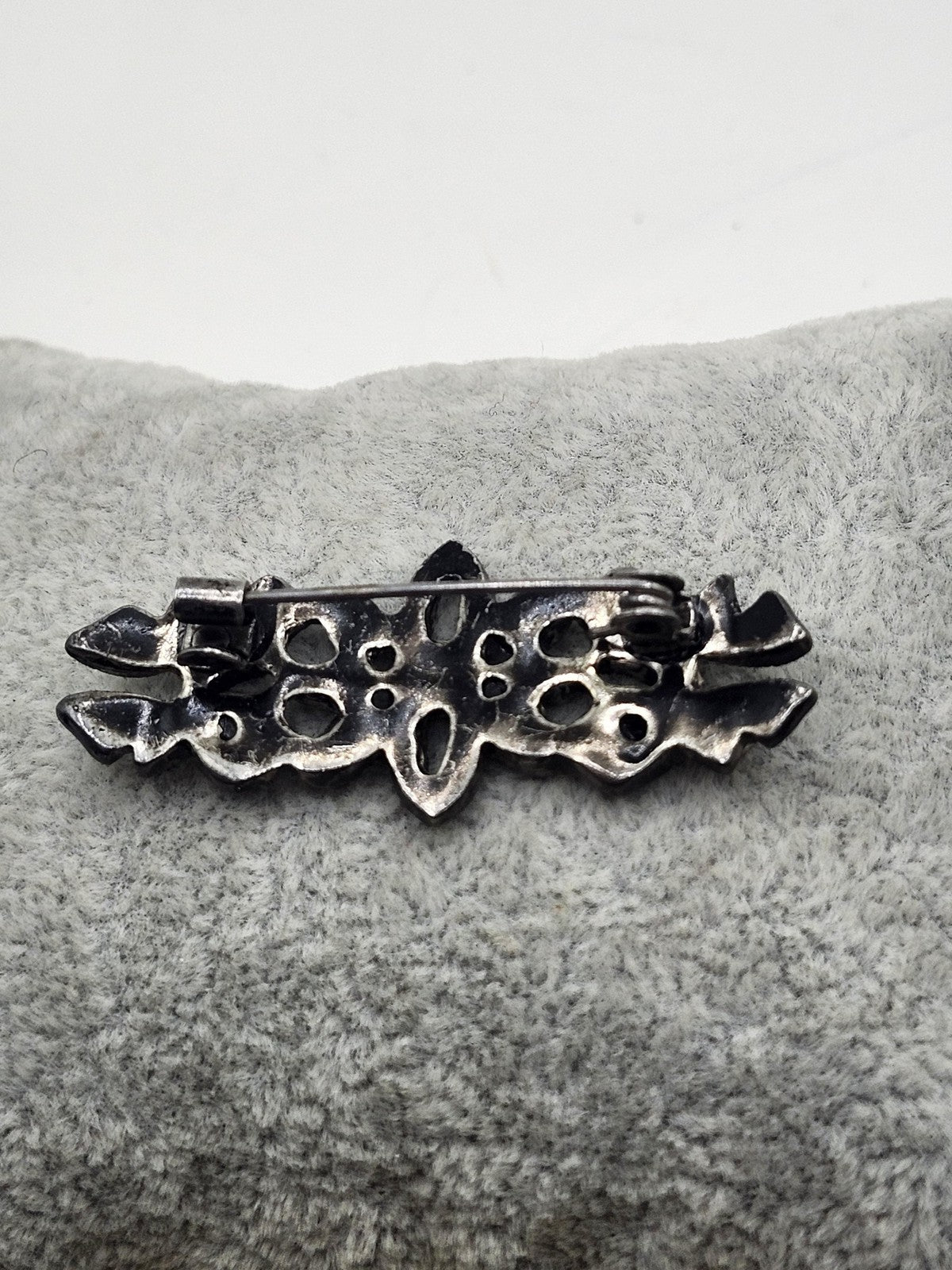 Black Rhinestone Flower Bar Brooch Pin Silver Tone Costume Jewelry 2 Inch