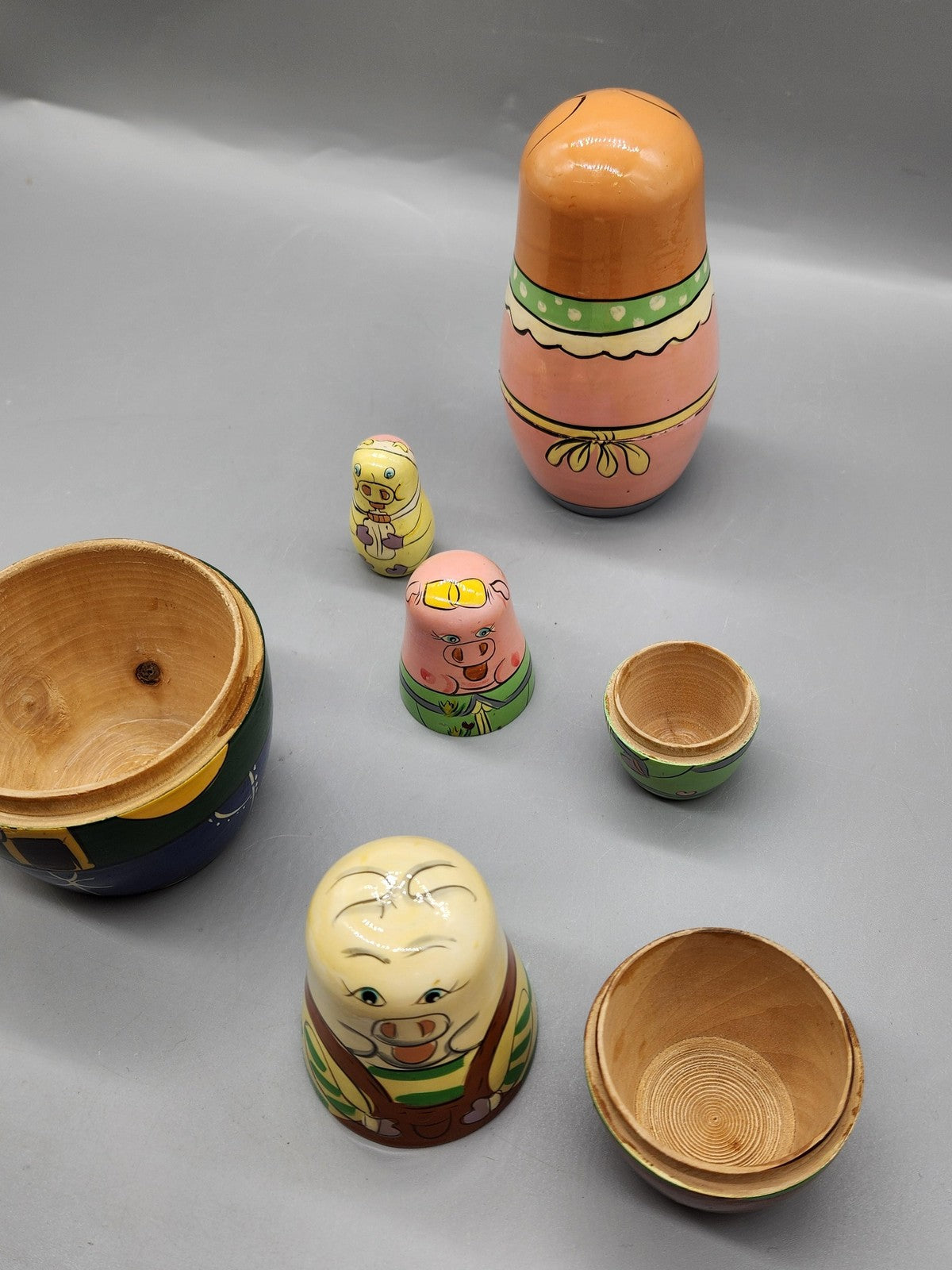Unmarked Pig Nesting Figurines Lot 5 Medium Multicolor Wood Farm Folk Art Decor
