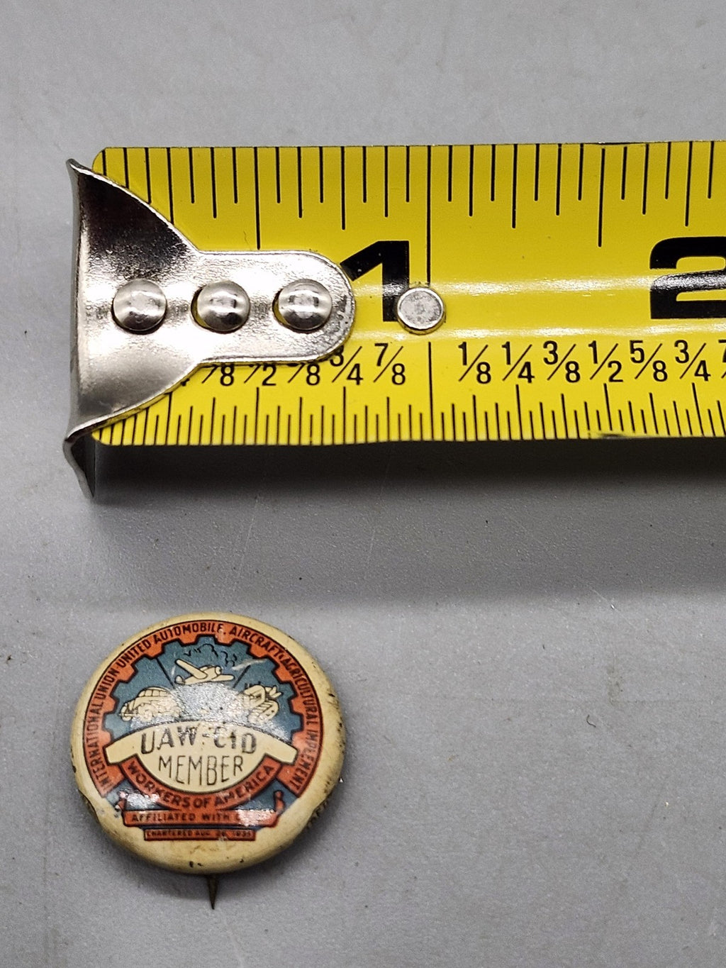 Vintage UAW CIO Member Round Pinback Button Enamel Auto Plane Tractor USA Lapel