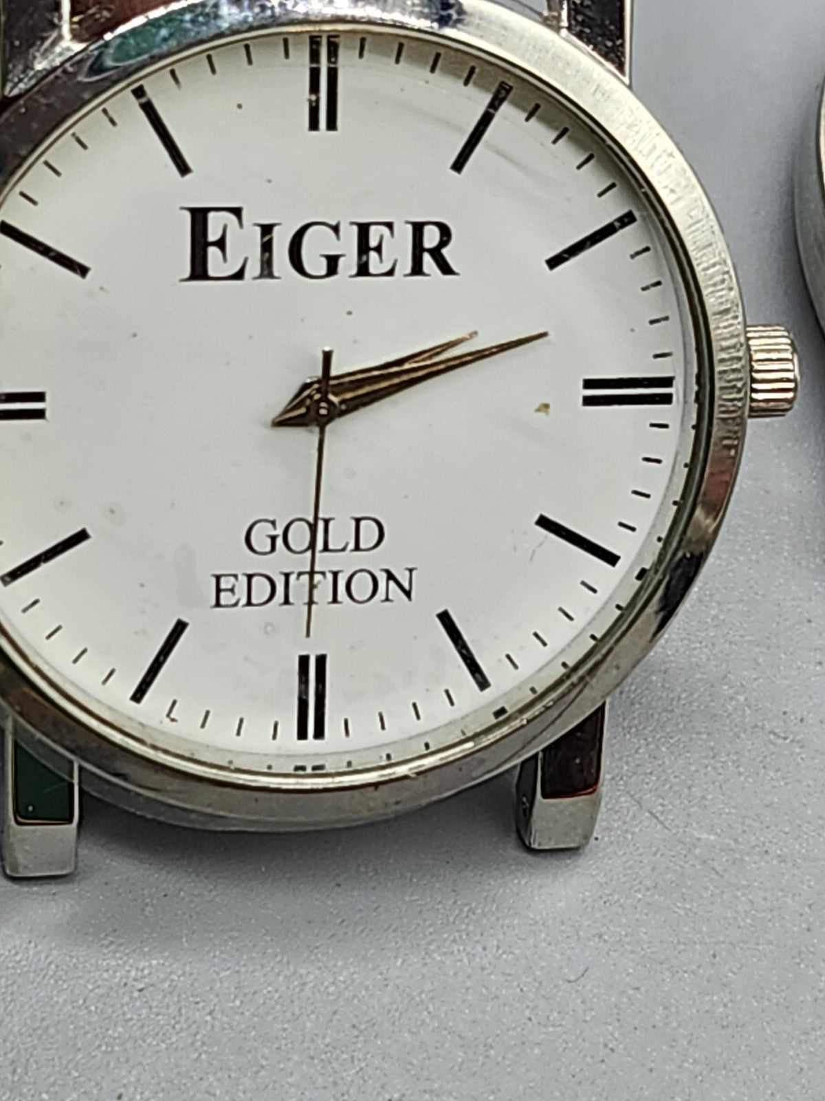 Geneva Eiger Watch Lot Mens Quartz Analog Gold Black White Dial 3pc Parts
