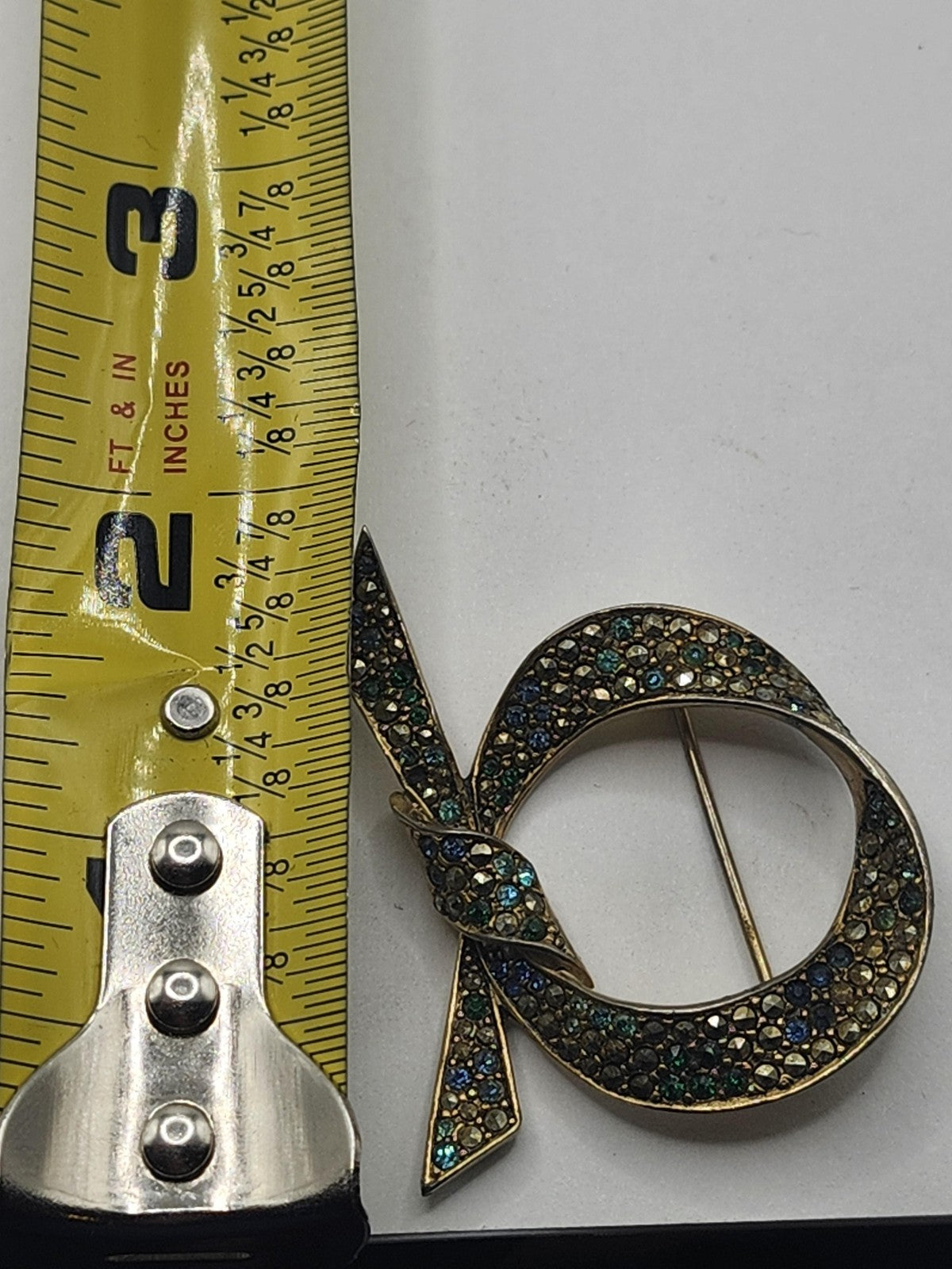 Vintage Les Bernard Ribbon Brooch Pin Gold Tone Multicolor Rhinestone 2 Inch