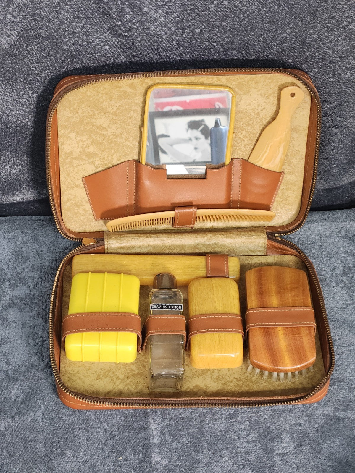 Vintage Men’s Travel Grooming Kit Faux Leather Case Mirror Brush Comb Set