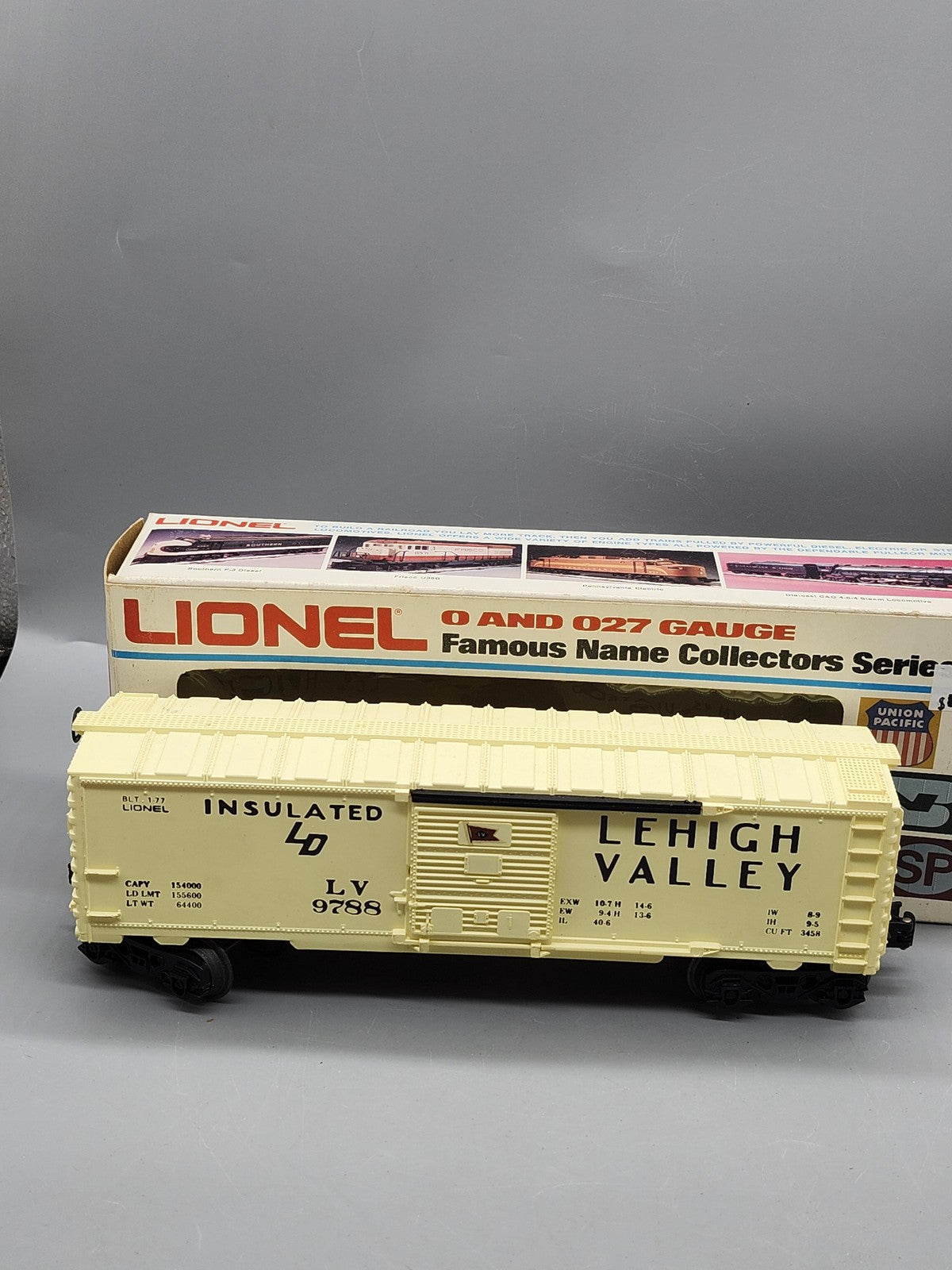 Vintage Lionel O O27 Gauge Lehigh Valley Insulated Box Car 6-9788 Beige 1977