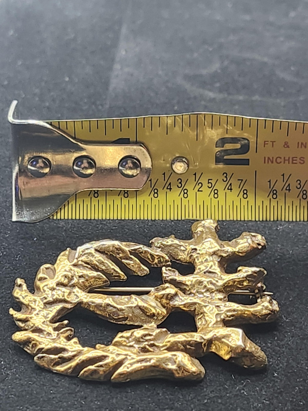 Gold Tone Abstract Branch Wreath Brooch Pin Textured Costume Jewelry 2 Inch