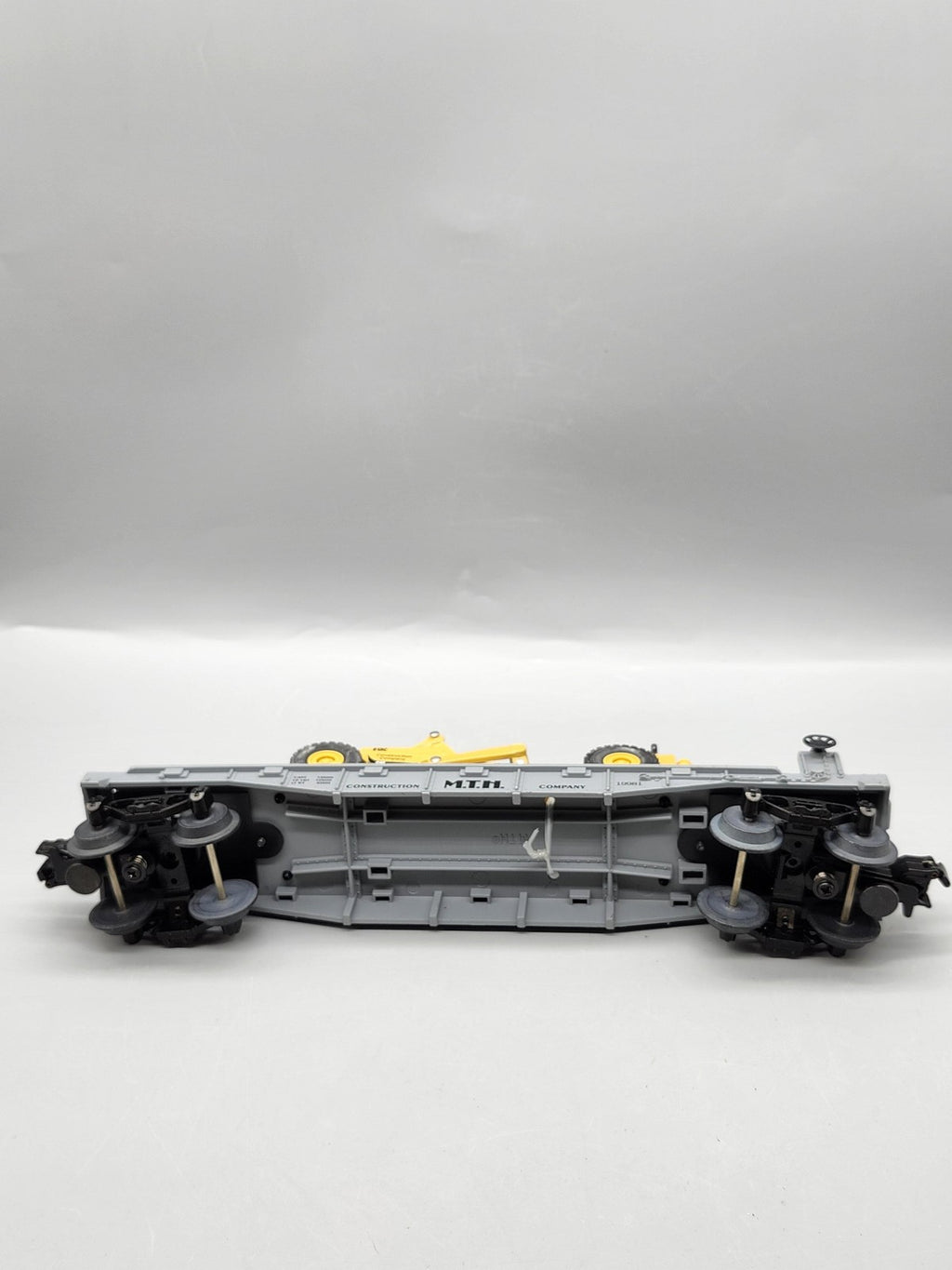 MTH O Gauge Gray Flat Car 19981 Construction Co CAT 613C Scraper Load O Scale