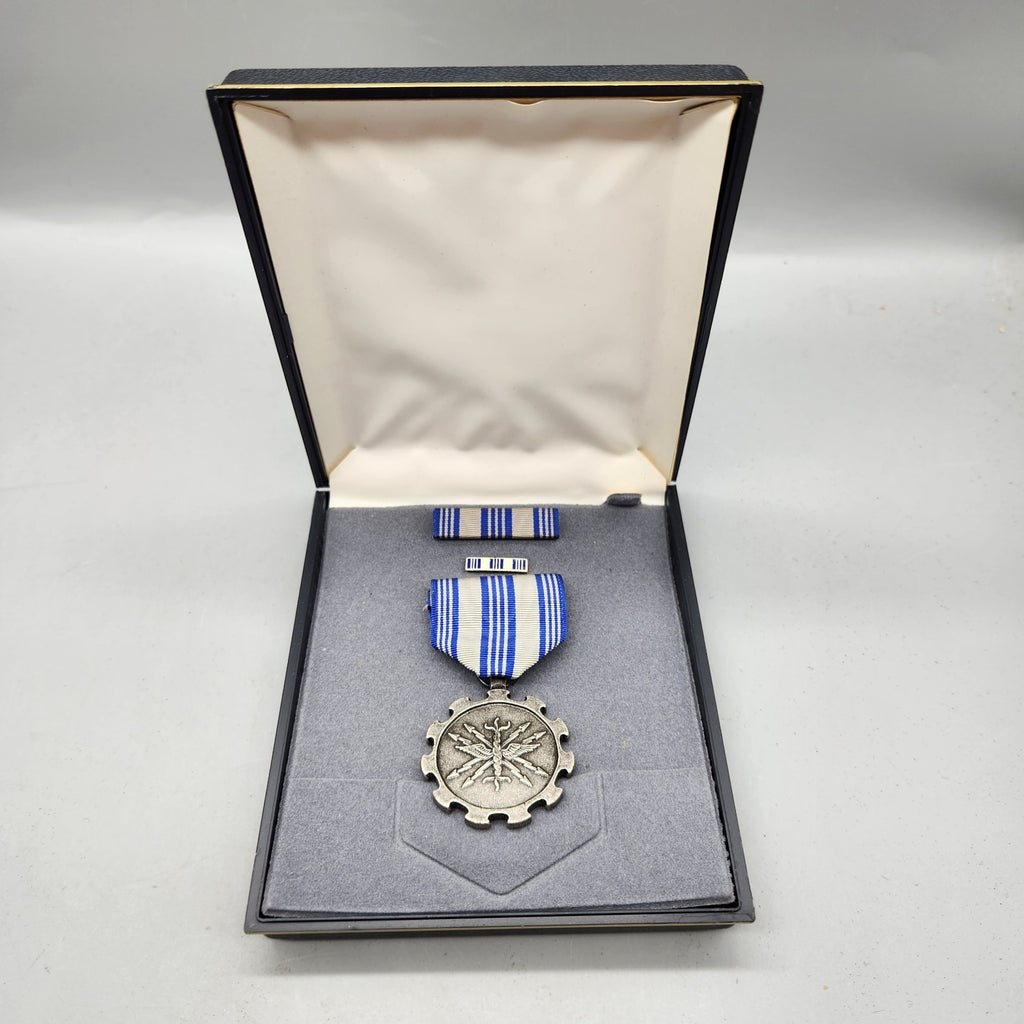 U.S. Air Force Meritorious Achievement Medal Set w/ Case Ribbon & Pin