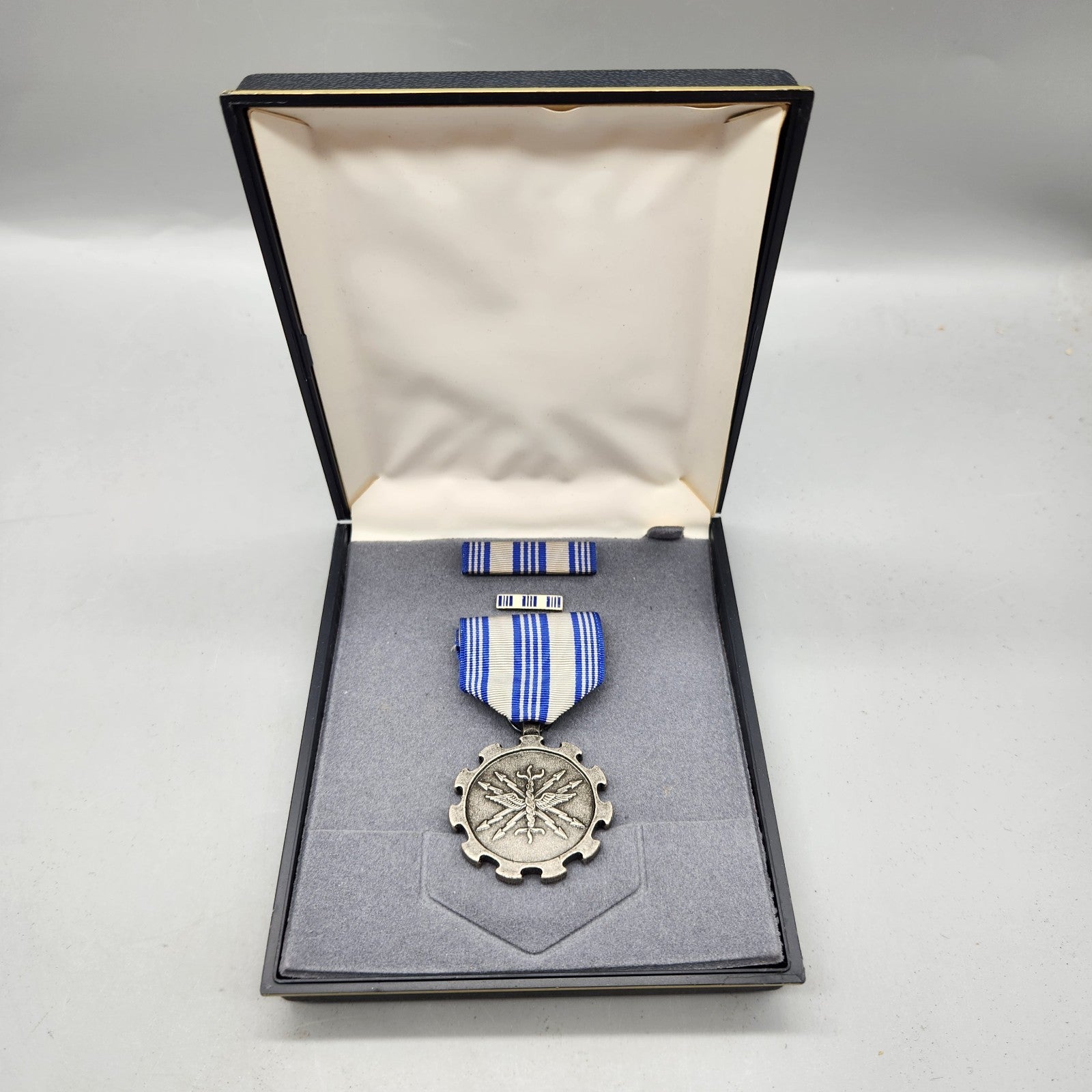 U.S. Air Force Meritorious Achievement Medal Set w/ Case Ribbon & Pin