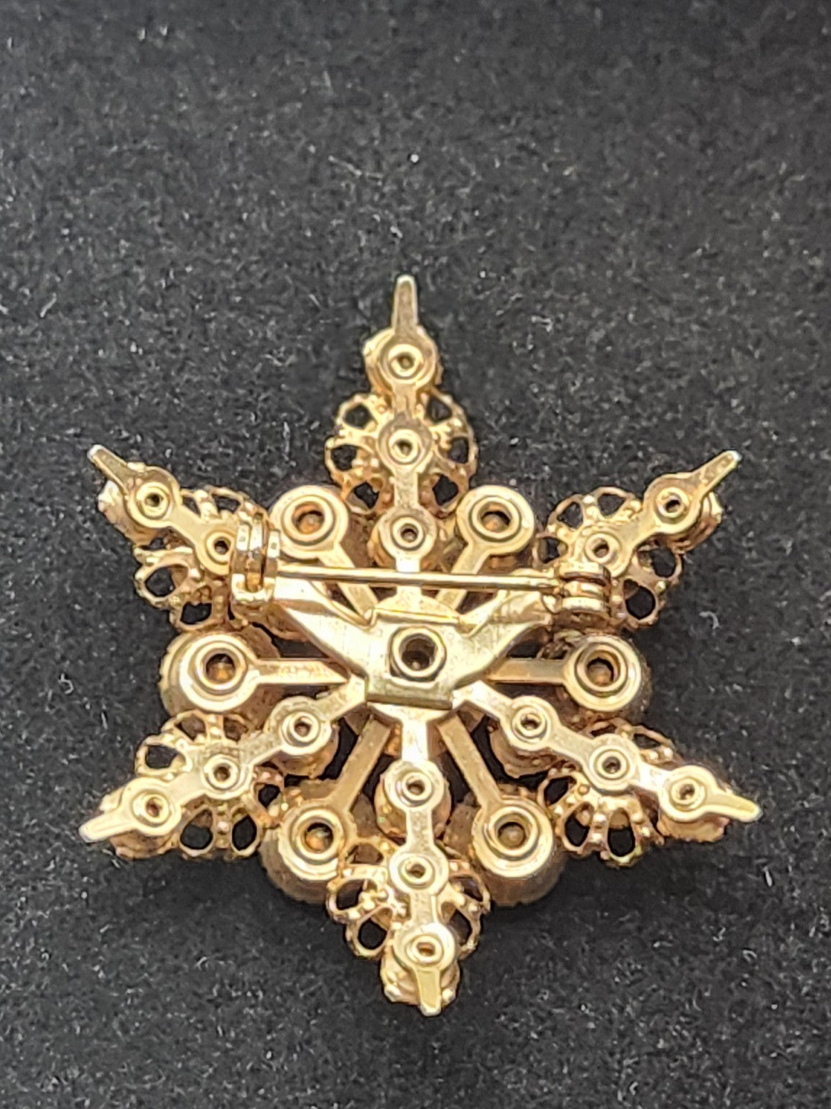 Green Rhinestone Snowflake Brooch Pin Gold Tone Starburst Costume Jewelry Gift