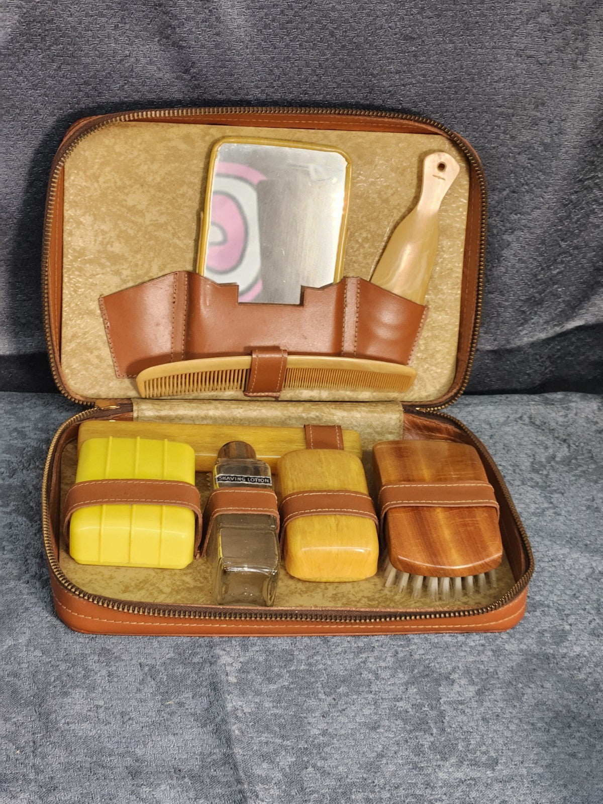 Vintage Men’s Travel Grooming Kit Faux Leather Case Mirror Brush Comb Set