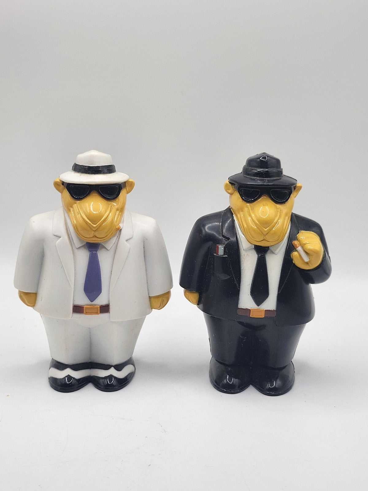 Vintage 1993 RRTC Camel Gangster Salt & Pepper Shaker Set Small Plastic Decor