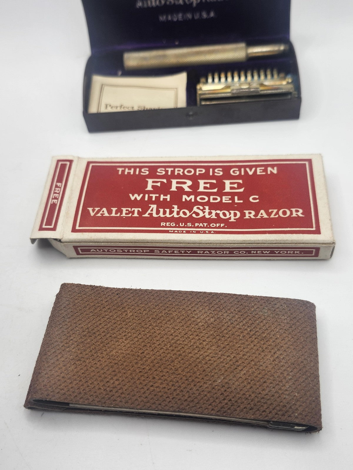 Vintage Valet AutoStrop Safety Razor Model C Case Leather Strop Box USA
