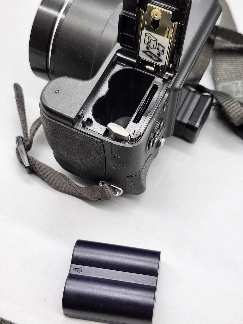 Panasonic Lumix DMC-FZ18 Digital Camera 8.1MP 18X Zoom Black For Parts Repair