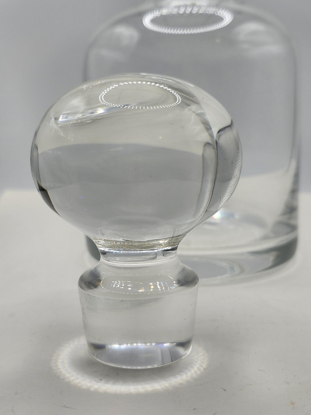 Oneida Crystal Clear Whiskey Decanter Round Stopper Barware Made In Slovakia