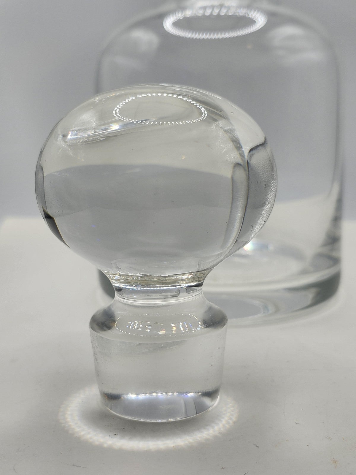 Oneida Crystal Clear Whiskey Decanter Round Stopper Barware Made In Slovakia