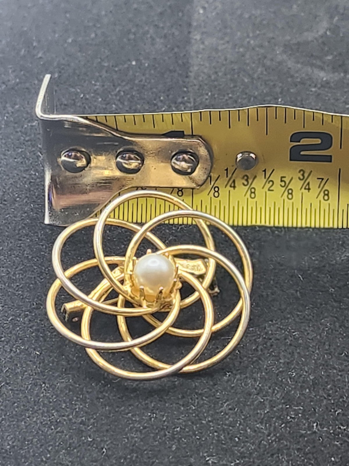 Gold Tone Swirl Flower Brooch Pin Faux Pearl Center Costume Jewelry 1.5in