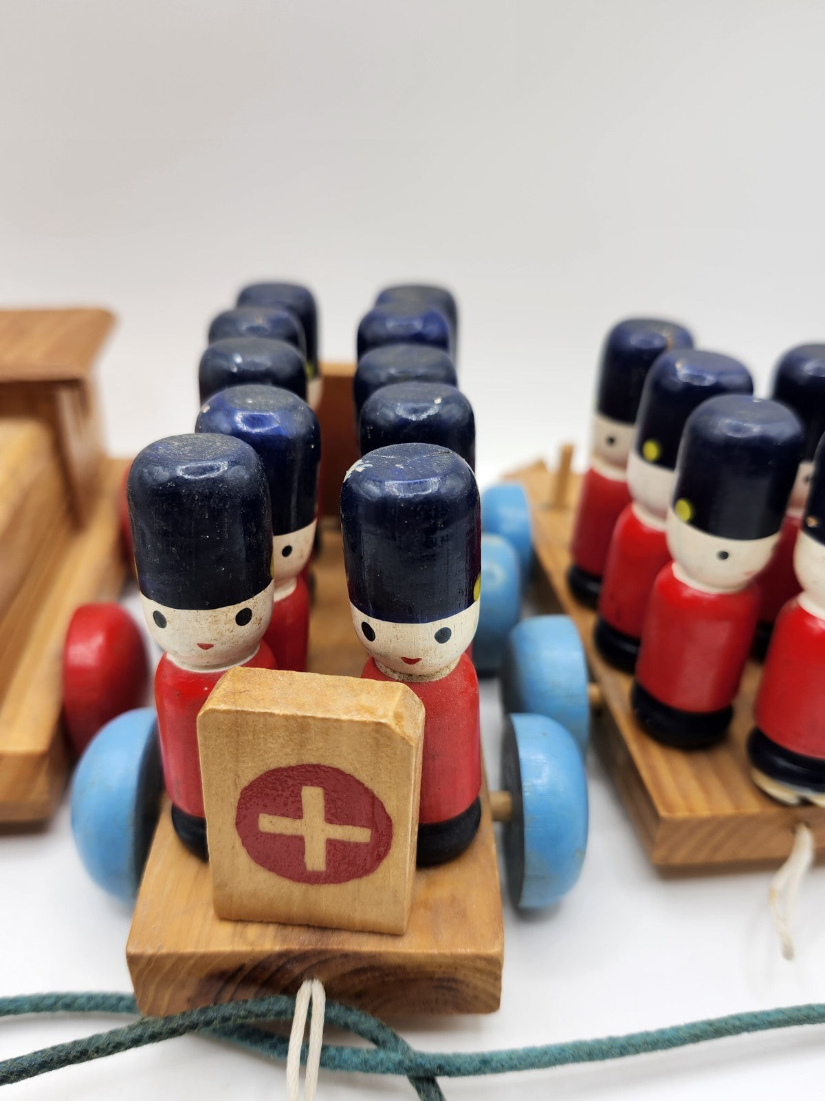 Wooden Lillian Vernon Toy Train Soldiers Pull String Counting 1986 Vintage