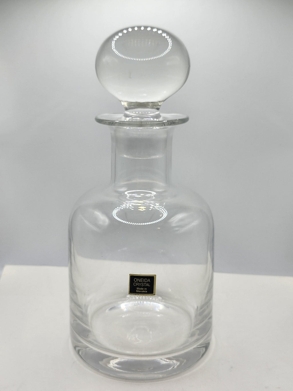 Oneida Crystal Clear Whiskey Decanter Round Stopper Barware Made In Slovakia