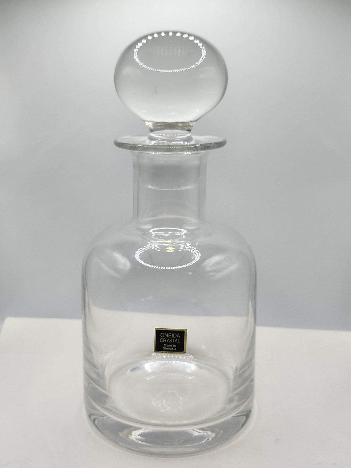 Oneida Crystal Clear Whiskey Decanter Round Stopper Barware Made In Slovakia