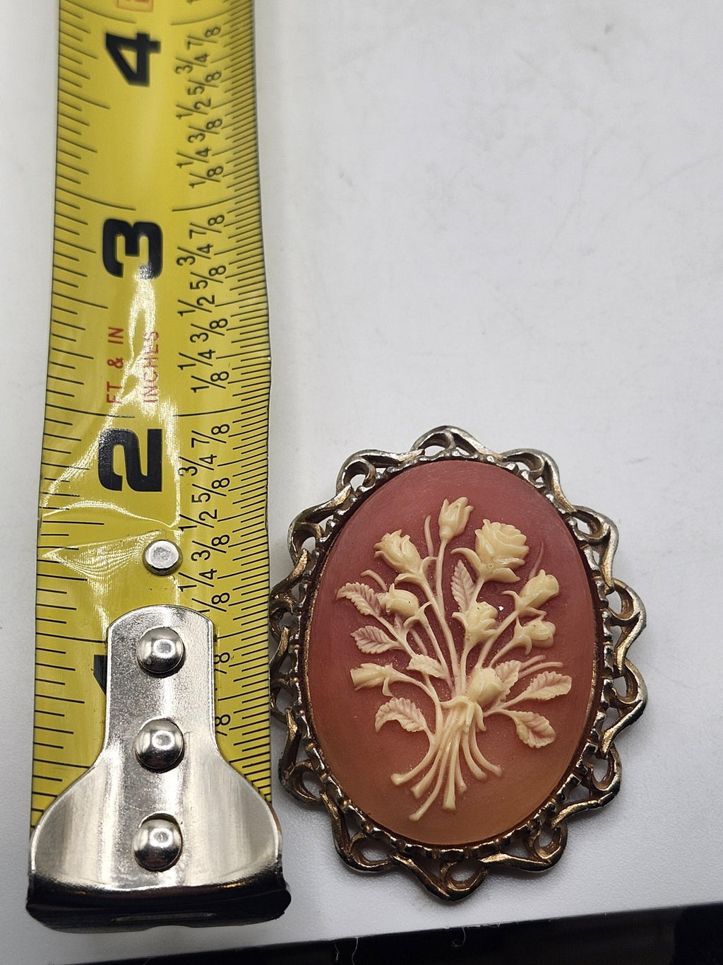Pink Resin Flower Cameo Brooch Pin Gold Tone Oval Bouquet Costume Jewelry