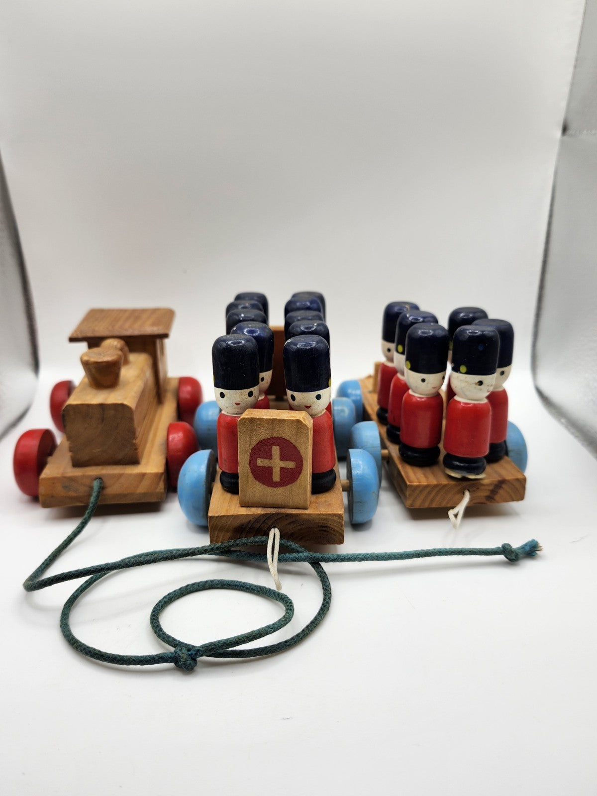 Wooden Lillian Vernon Toy Train Soldiers Pull String Counting 1986 Vintage