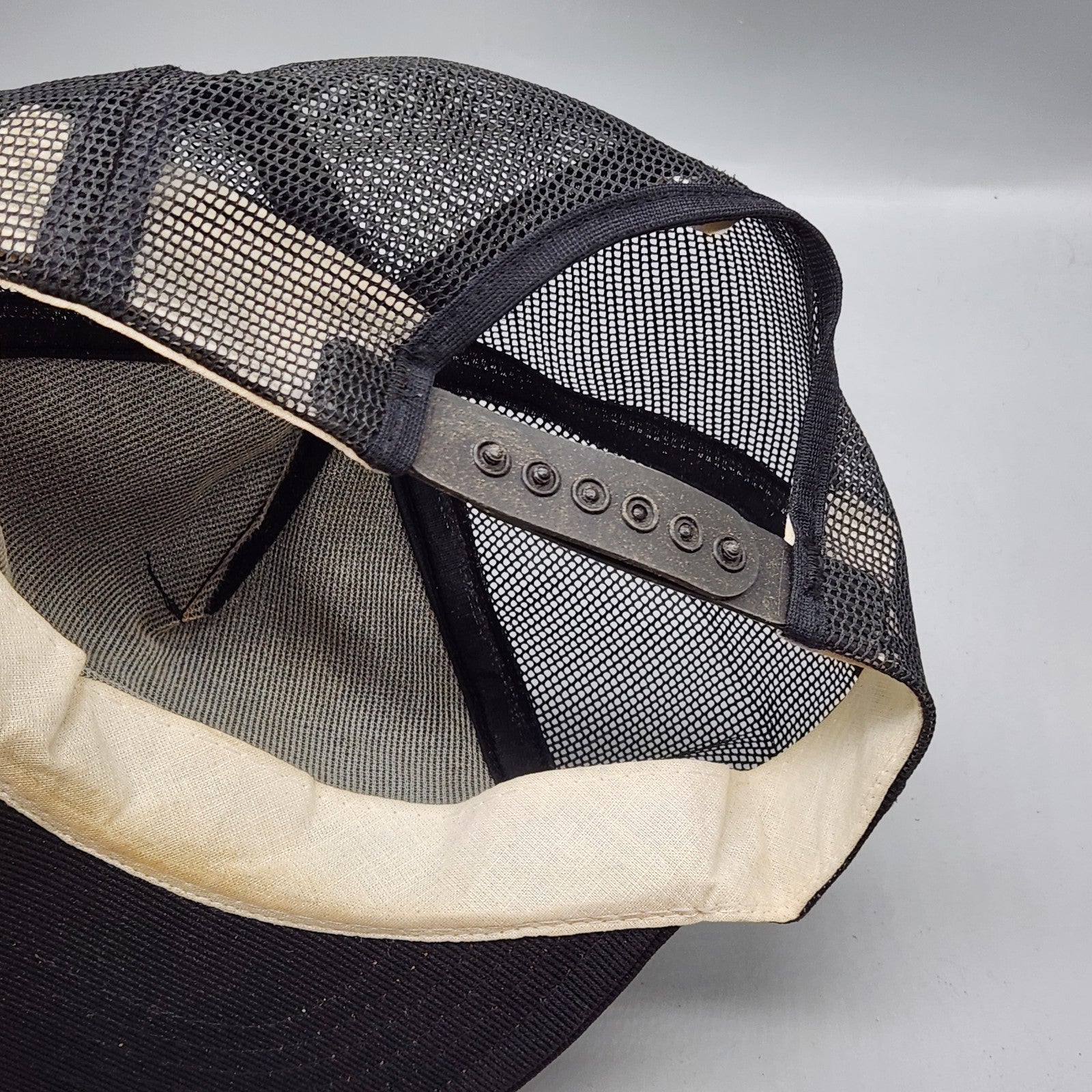 Vintage Jack Daniel’s Trucker Hat USA Made Mesh Snapback Whiskey Black Cap Distr