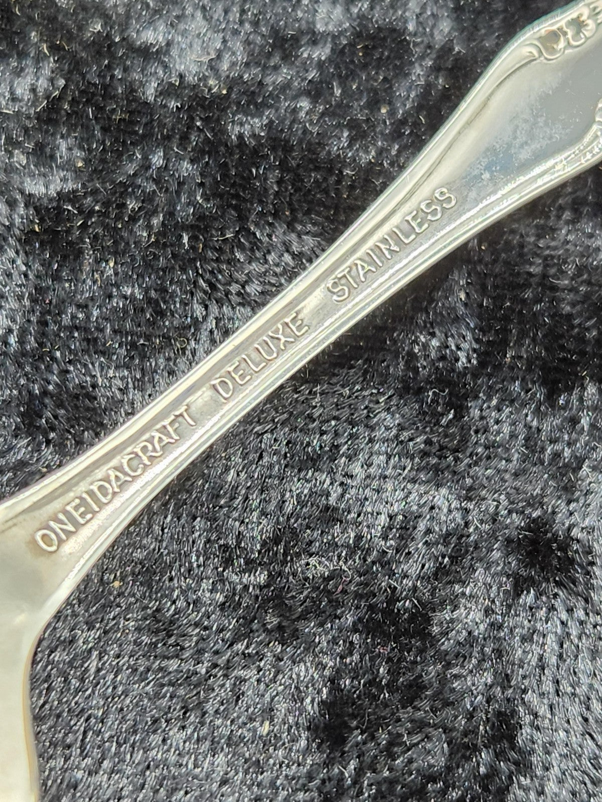 Oneidacraft Deluxe Stainless Fork Silver Floral Handle Glossy Flatware Kitchen