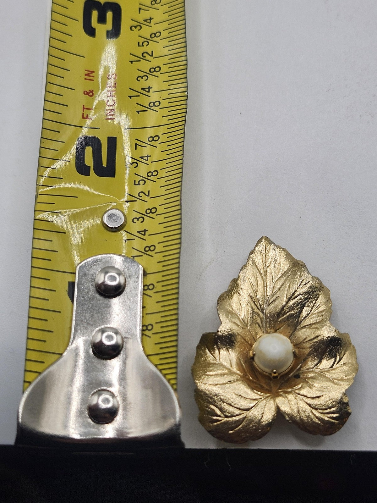 Vintage Sarah Coventry Leaf Brooch Gold Tone Pearl Center Pin Jewelry 1.75 Inch