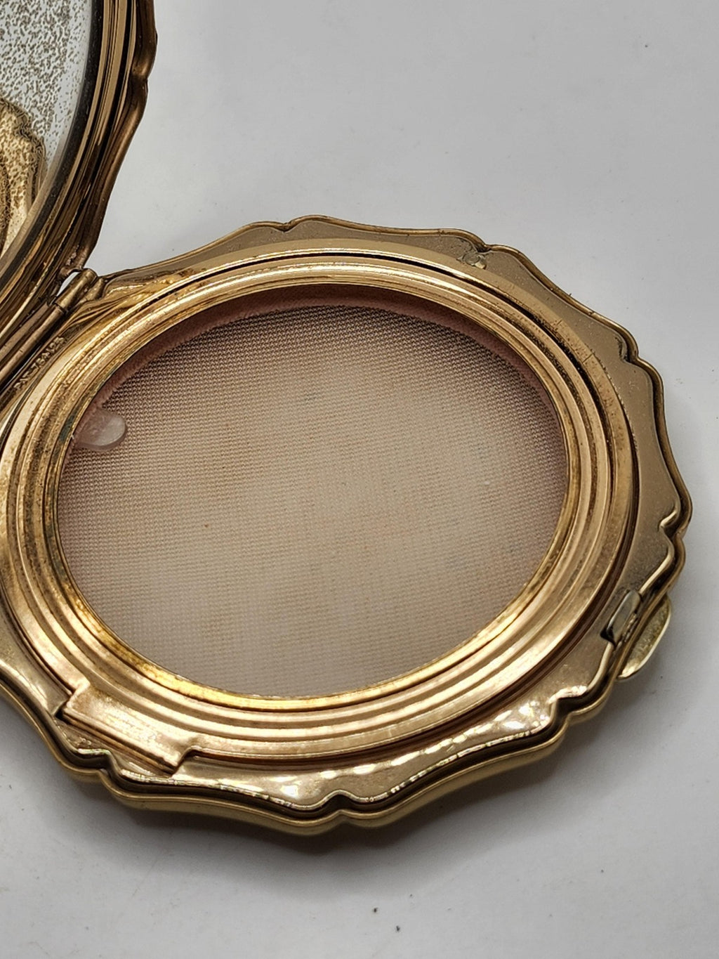 Vintage Stratton Compact Green Marbled Enamel Round Gold Tone England Vanity