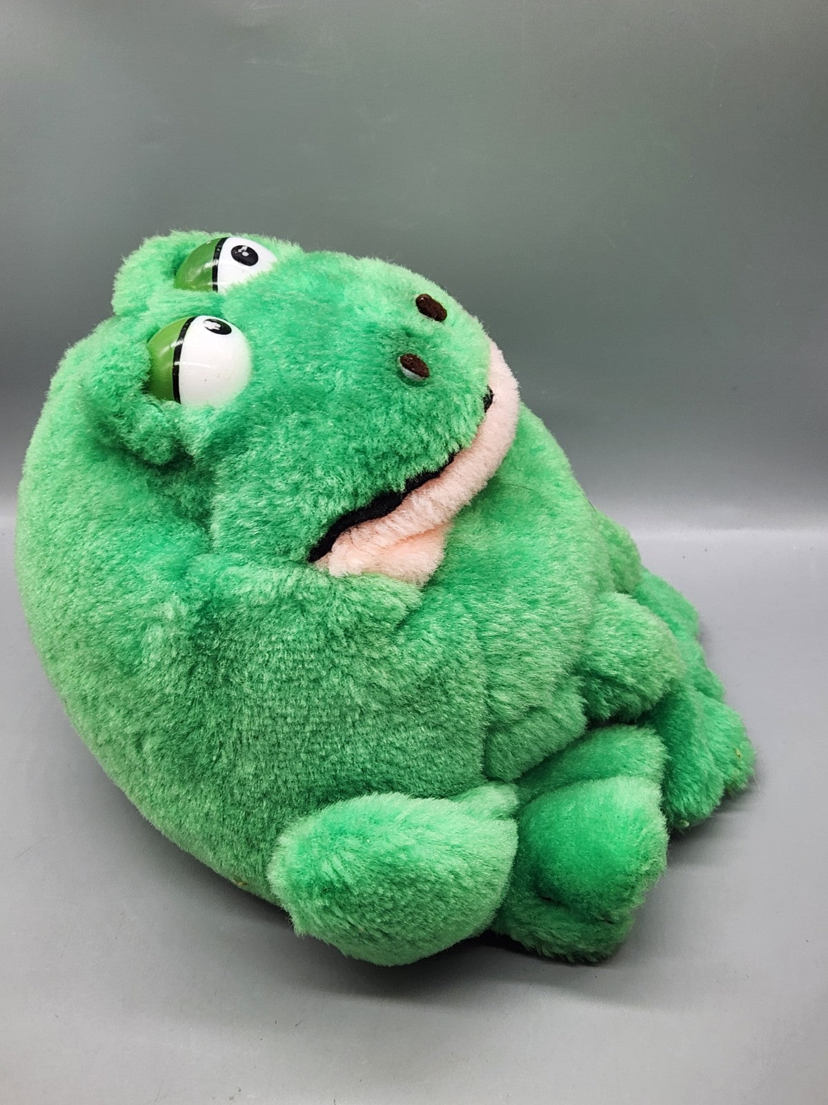 Vintage 1995 Liberty Toy Frog Plush Green Stuffed Animal 10" Large Googly Eyes