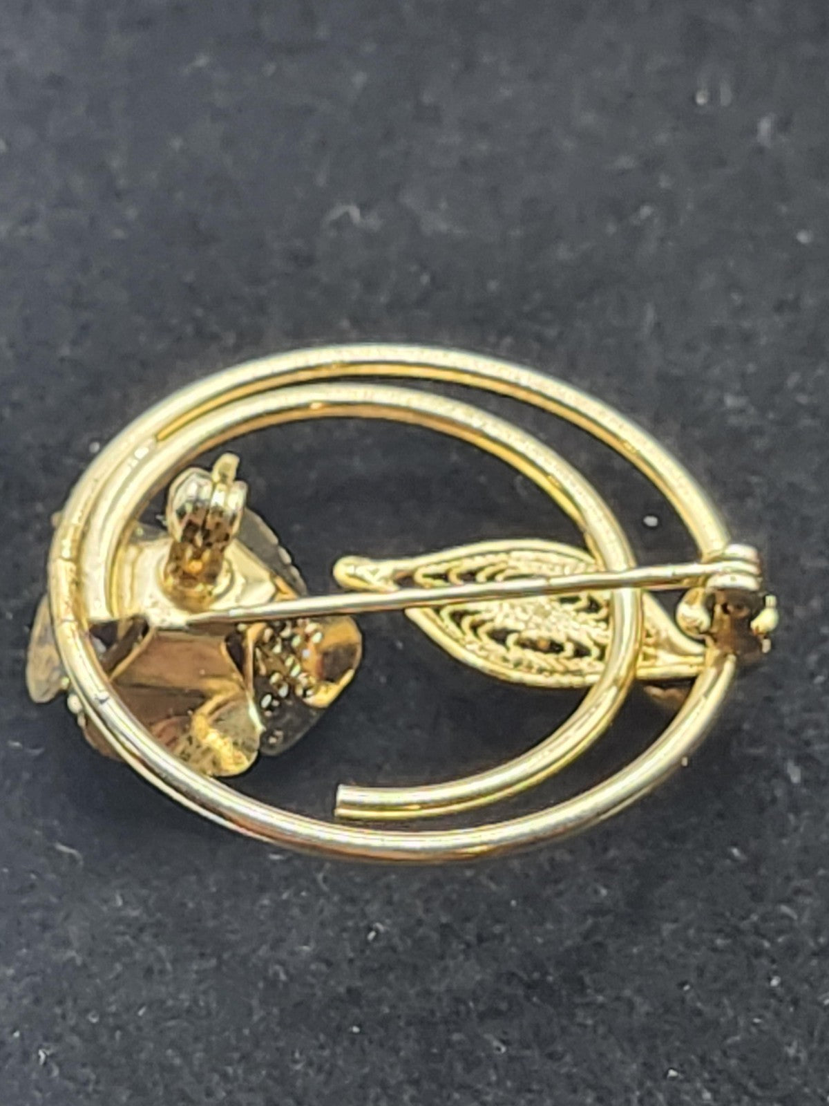 Gold Tone Rose Circle Brooch Pin Textured Flower Leaf Costume Jewelry Gift