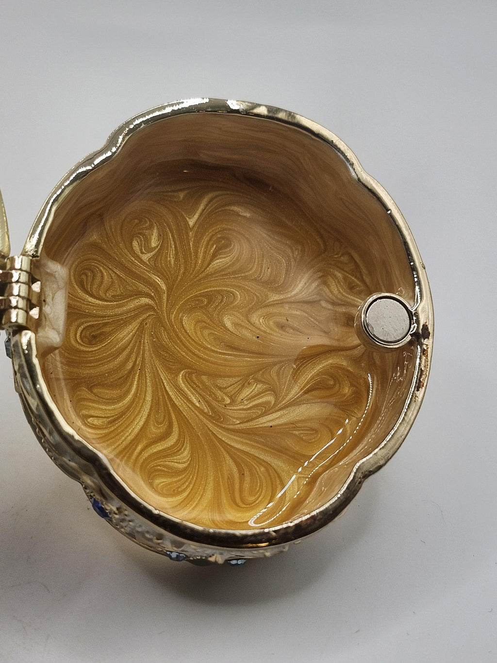 Ornate Butterfly Trinket Box Round Small Gold Tone Crystal Enamel Magnetic Decor
