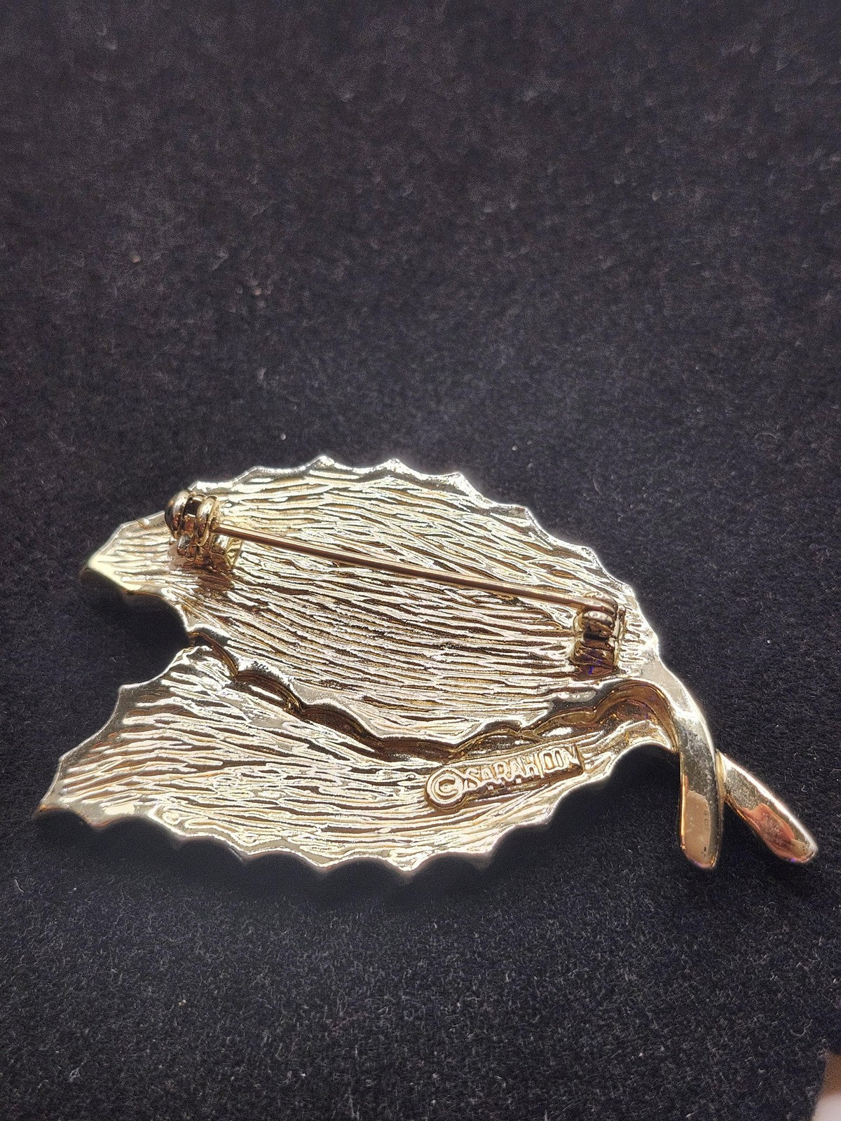 Vintage Sarah Coventry Leaf Brooch Pin Gold Tone Wood Costume 2.5 Inch Jewelry