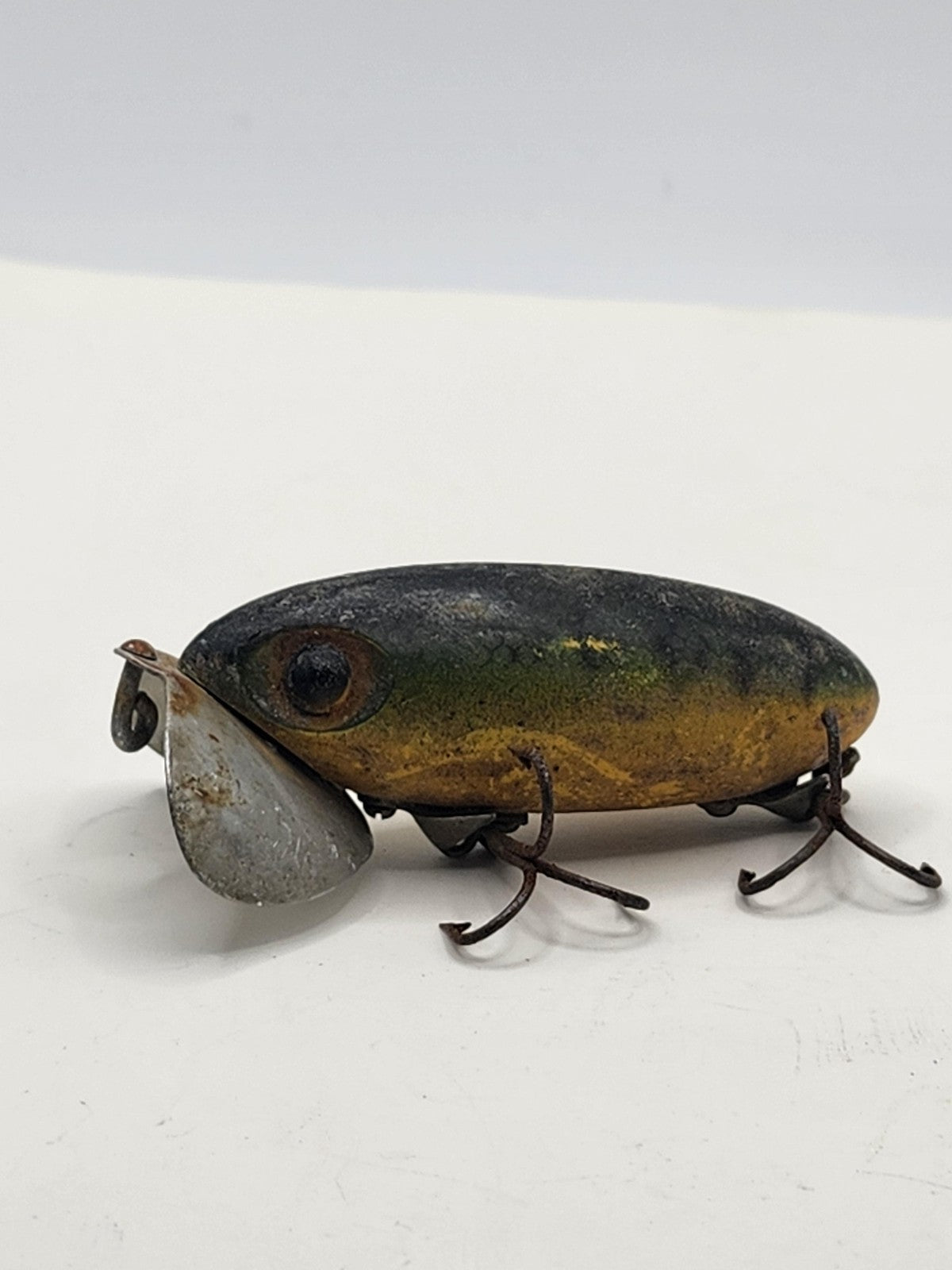 Vintage Jitterbug Wood Topwater Bass Fishing Lure Black Yellow Freshwater