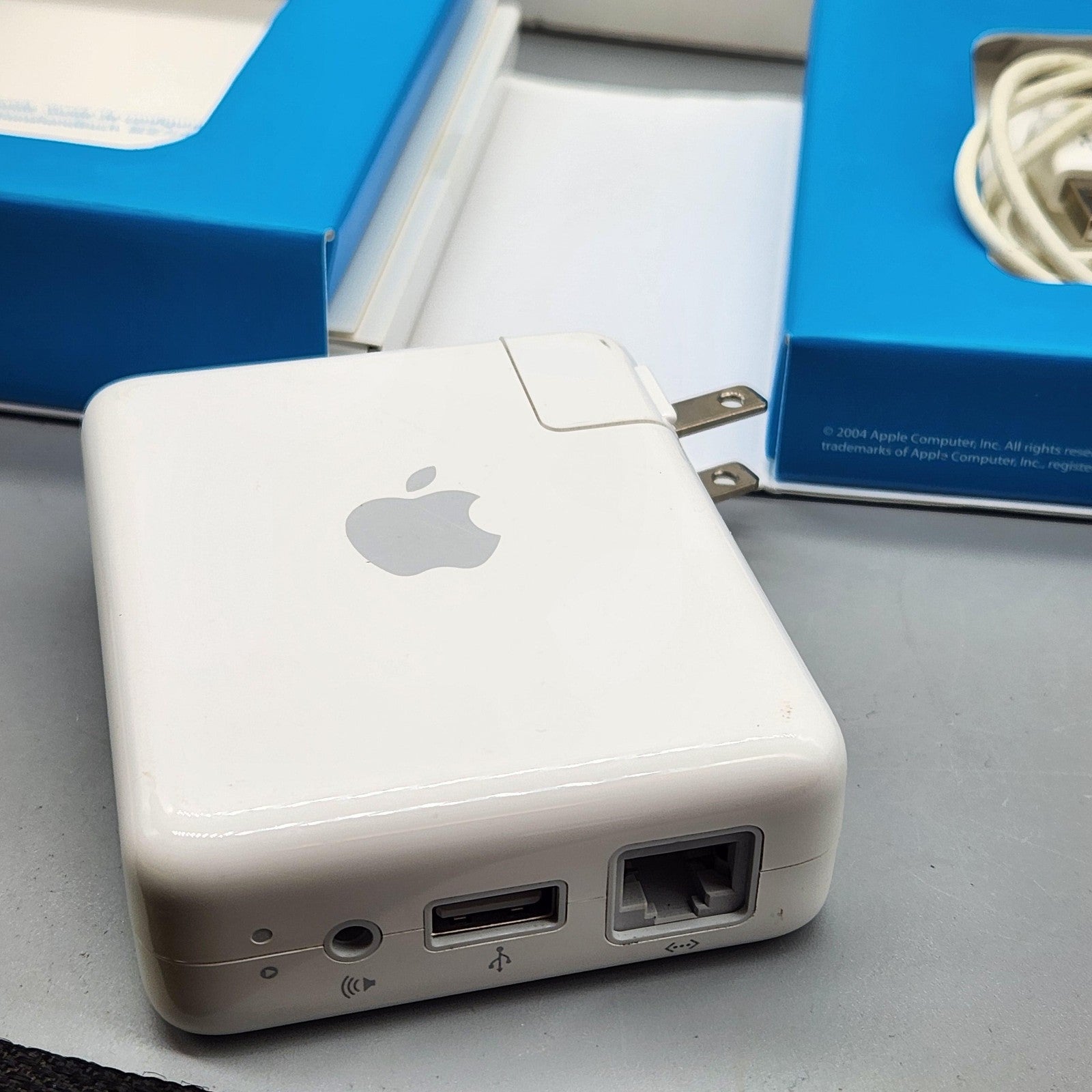 Apple AirPort Express Base Station Router 54 Mbps White Wi-Fi AirTunes Mac PC