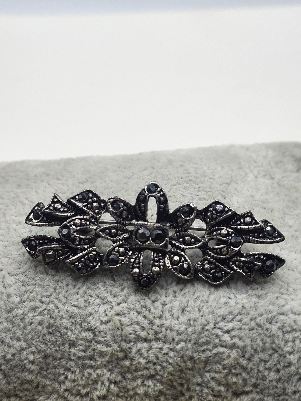 Black Rhinestone Flower Bar Brooch Pin Silver Tone Costume Jewelry 2 Inch