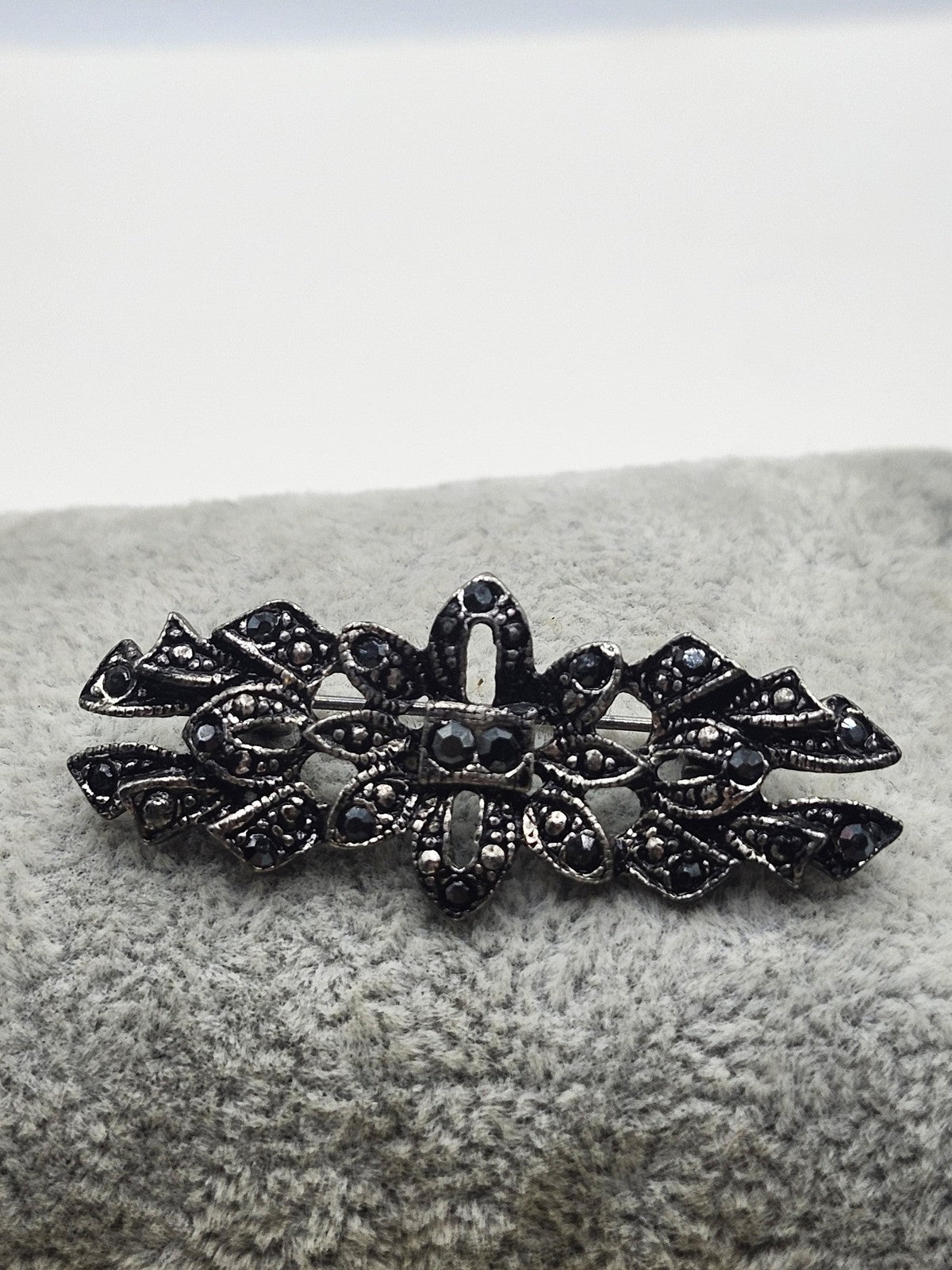 Black Rhinestone Flower Bar Brooch Pin Silver Tone Costume Jewelry 2 Inch