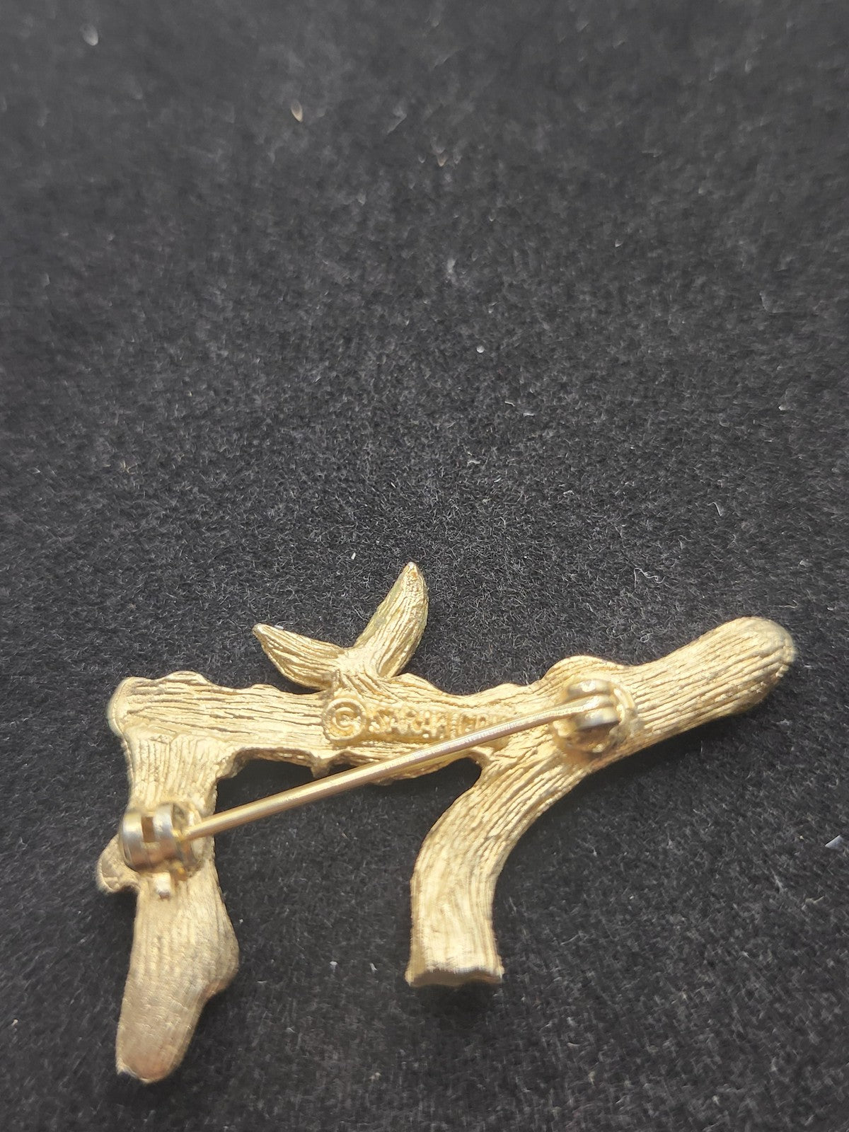 Vintage Sarah Coventry Branch Brooch Pin Gold Tone Twig Leaf Nature Jewelry