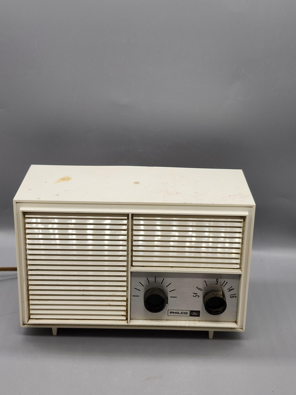 Vintage Philco Ford Tabletop AM Radio White Plastic Parts Repair Decor USA