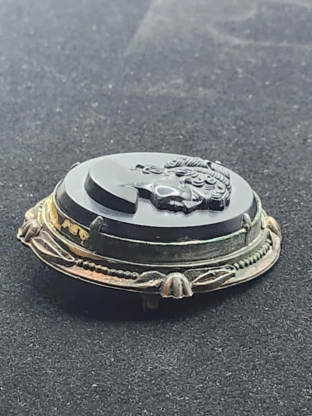 Vintage Black Stone Cameo Brooch Pin Portrait Man Gold Tone Oval Costume Jewelry
